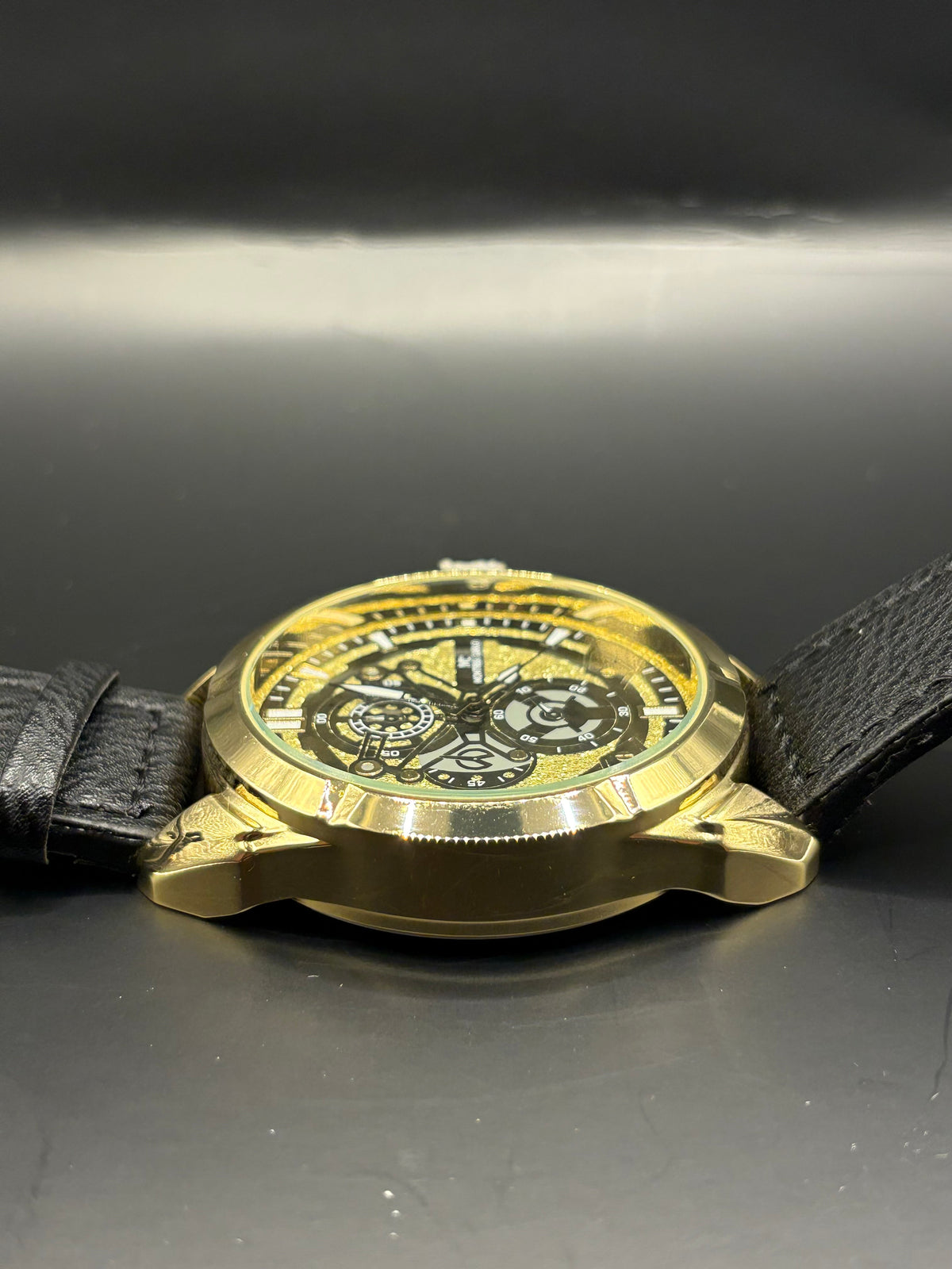 Montres Carlo Men's Bold Gold-Tone & Glitter Dial Chronograph Style Watch