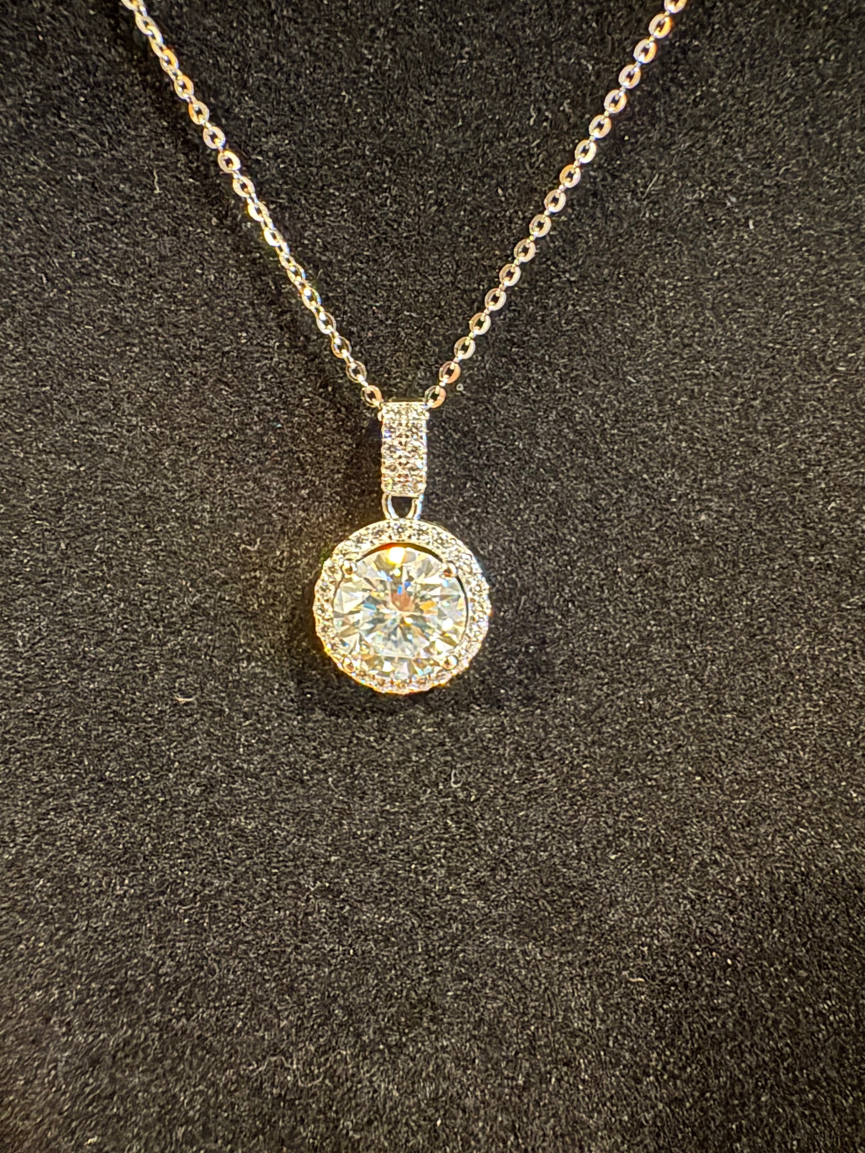Pendant Necklace - Solid Silver Moissanite S925