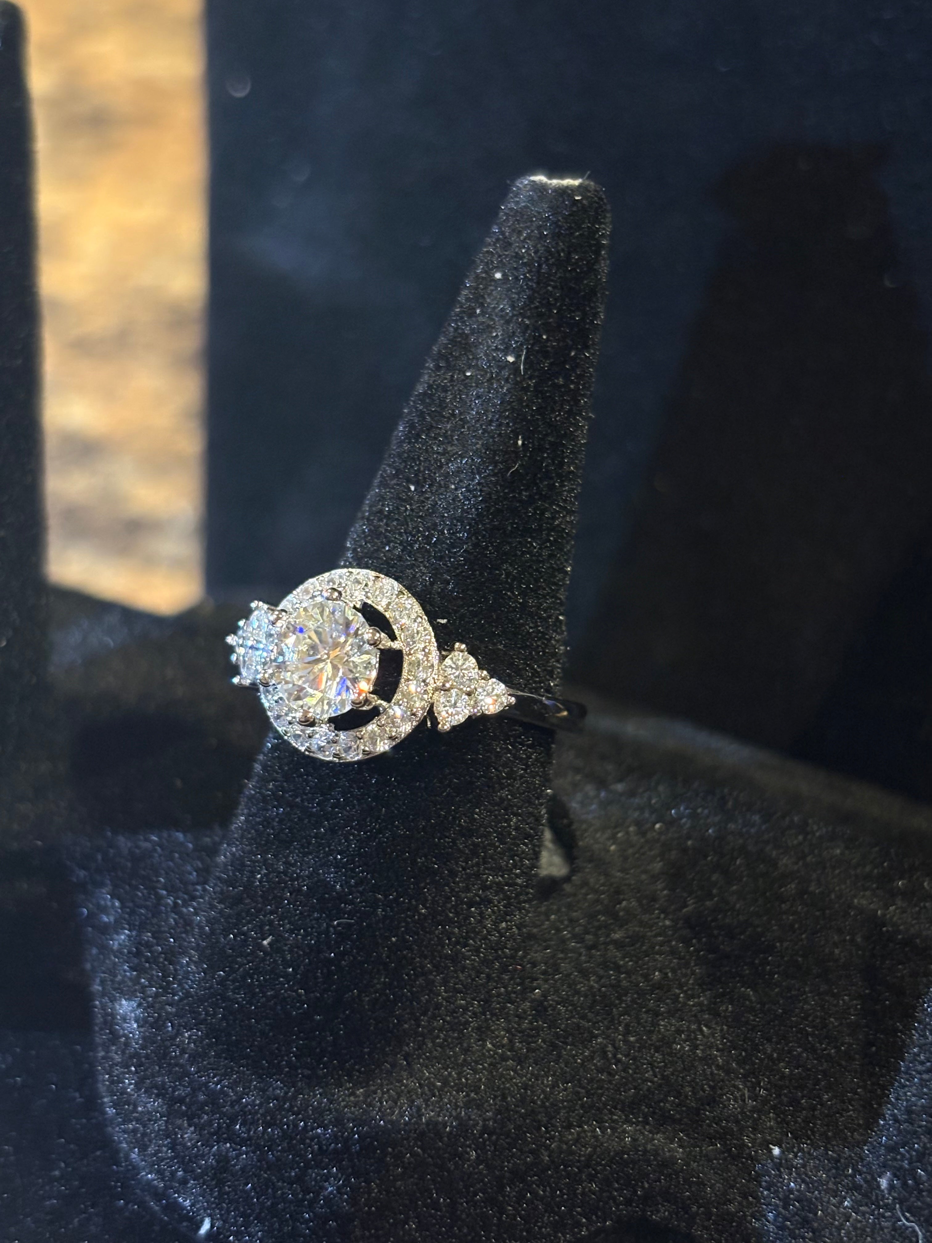 Round Halo Moissanite Ring – 1.0 CT, Size 7