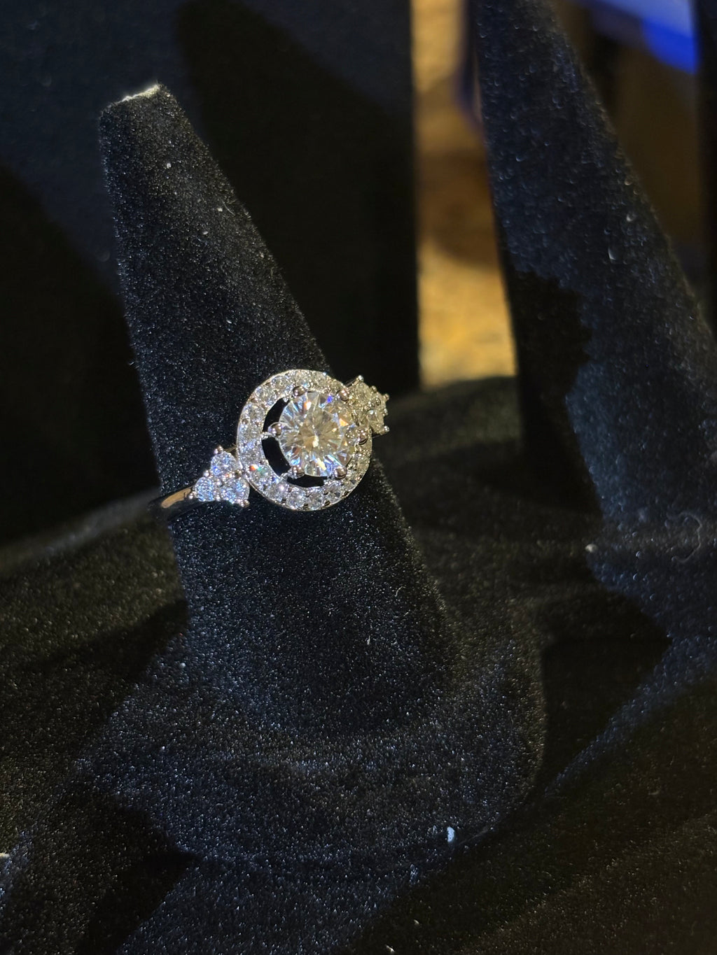 Round Halo Moissanite Ring – 1.0 CT, Size 7