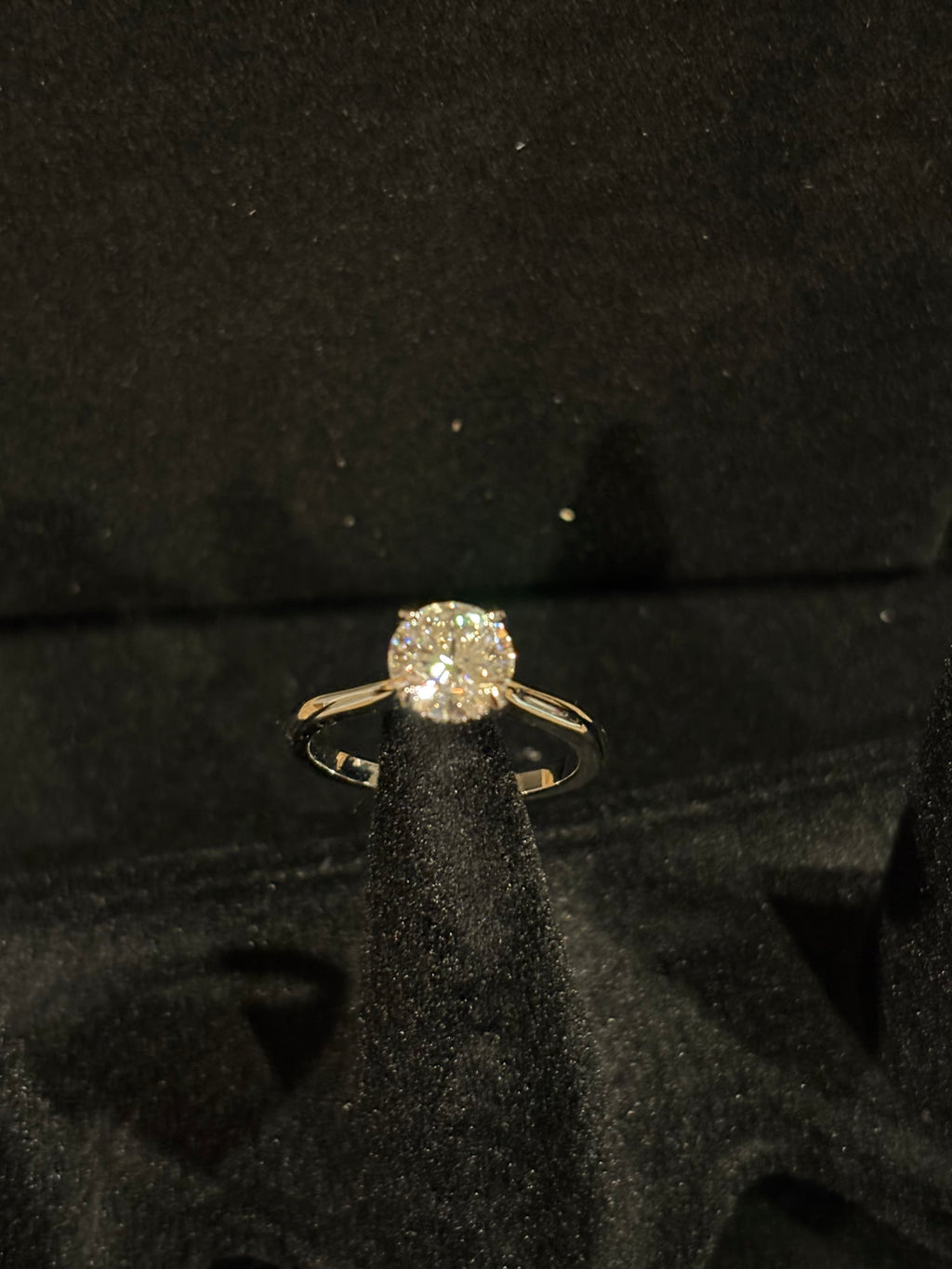 Elegant Solitaire Ring – 2.0ct Moissanite