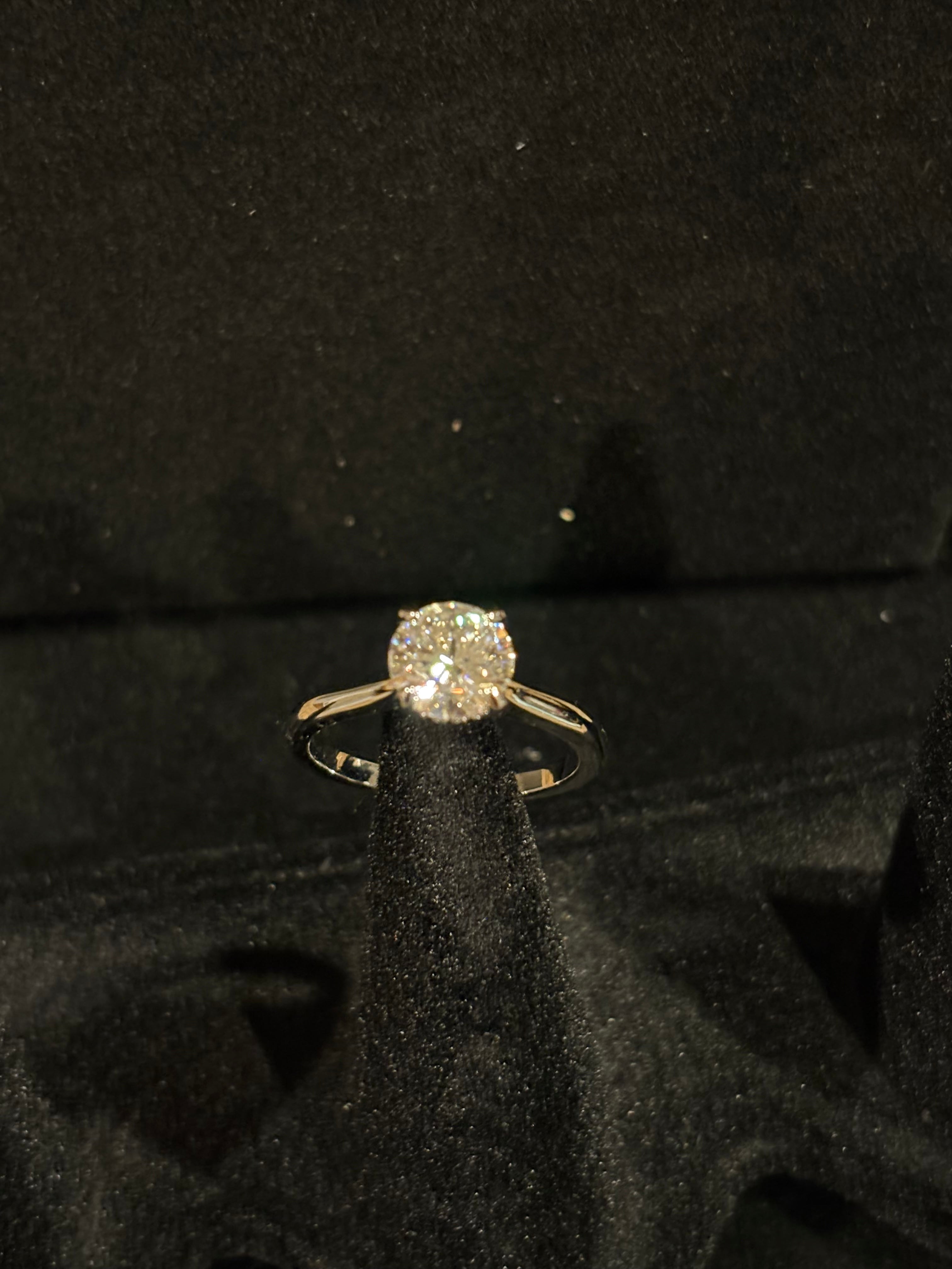 Elegant Solitaire Ring – 2.0ct Moissanite