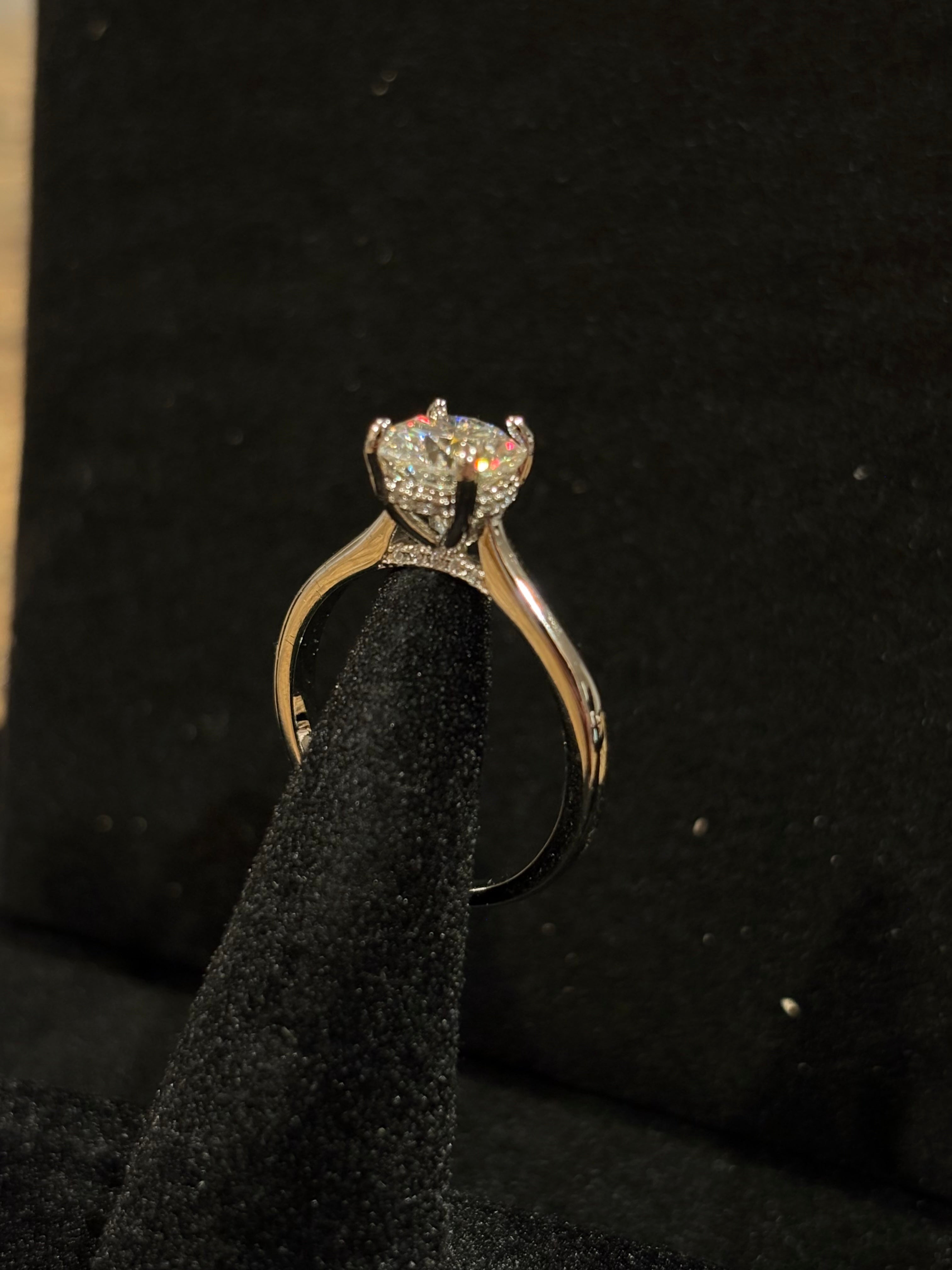 Elegant Solitaire Ring – 2.0ct Moissanite