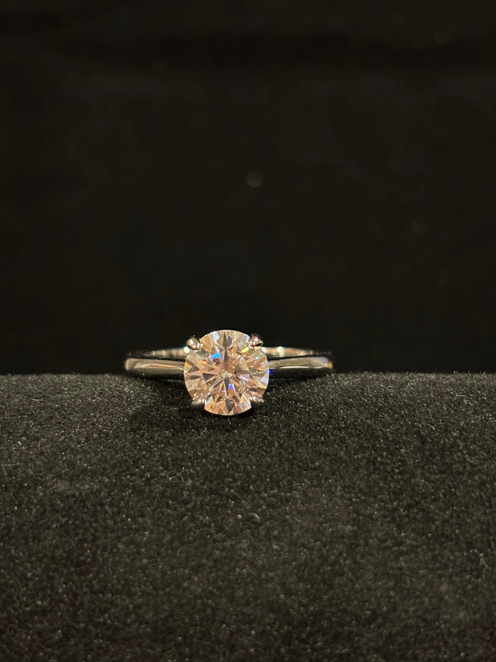 Elegant Solitaire Ring – 2.0ct Moissanite