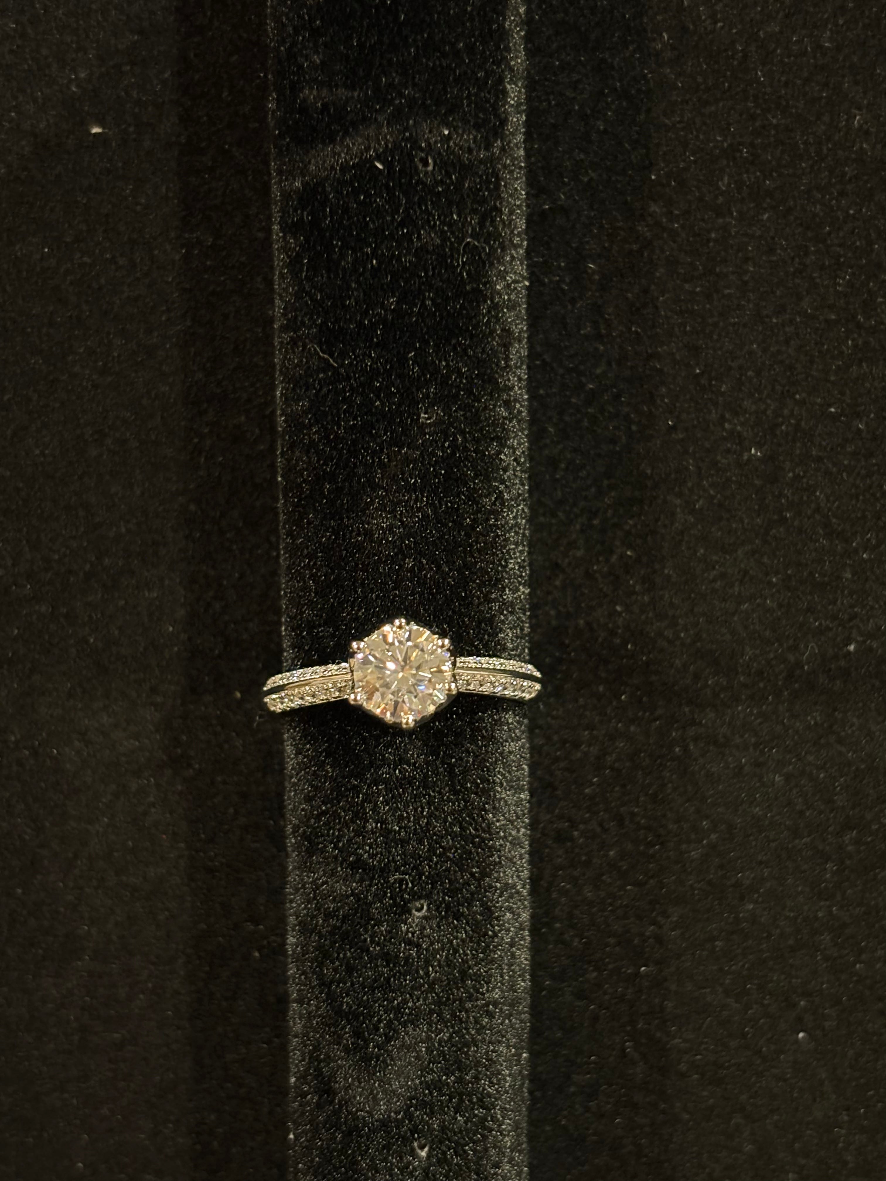 Elegant Solitaire Ring – 1.0ct Moissanite