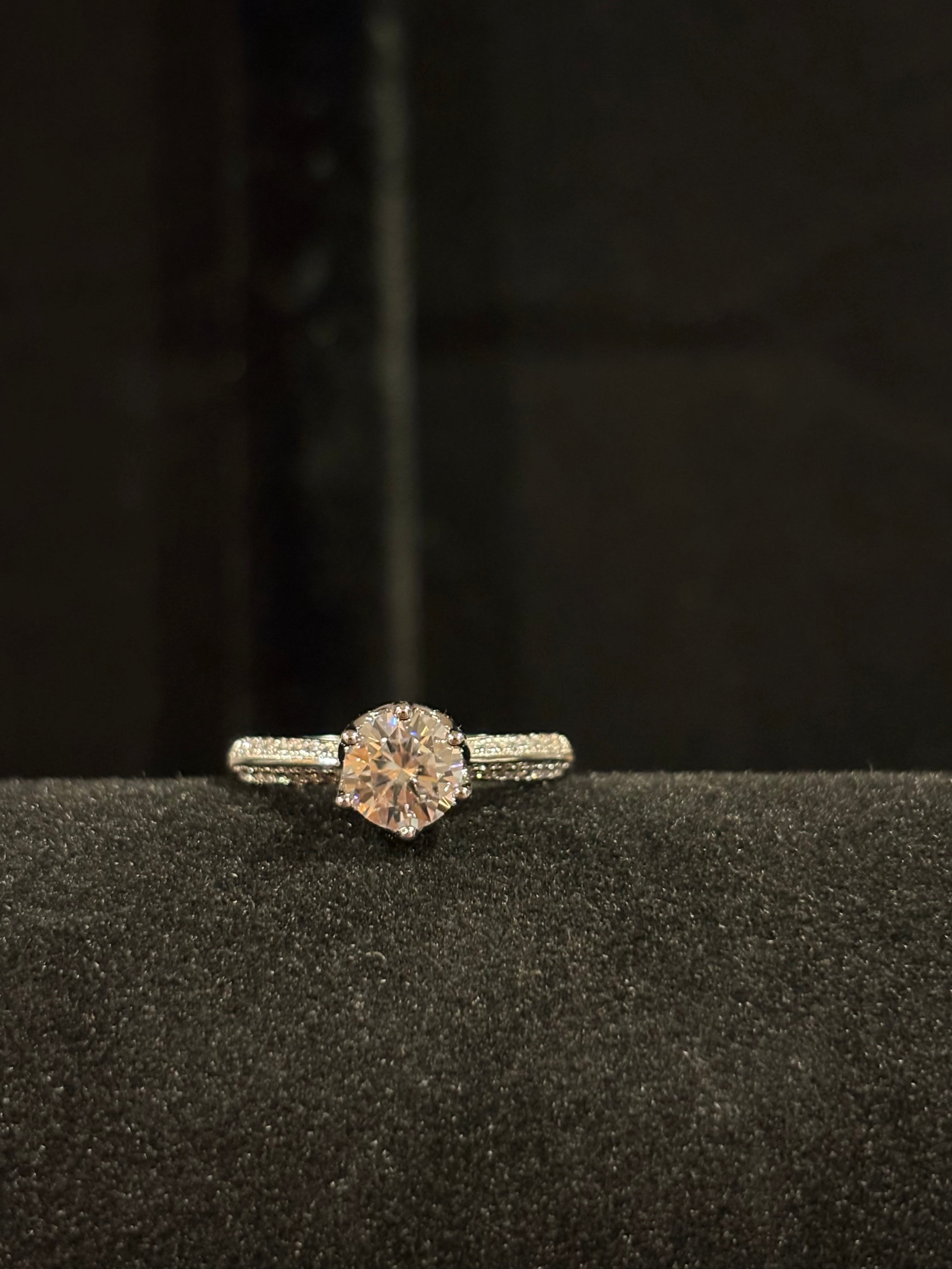 Elegant Solitaire Ring – 1.0ct Moissanite
