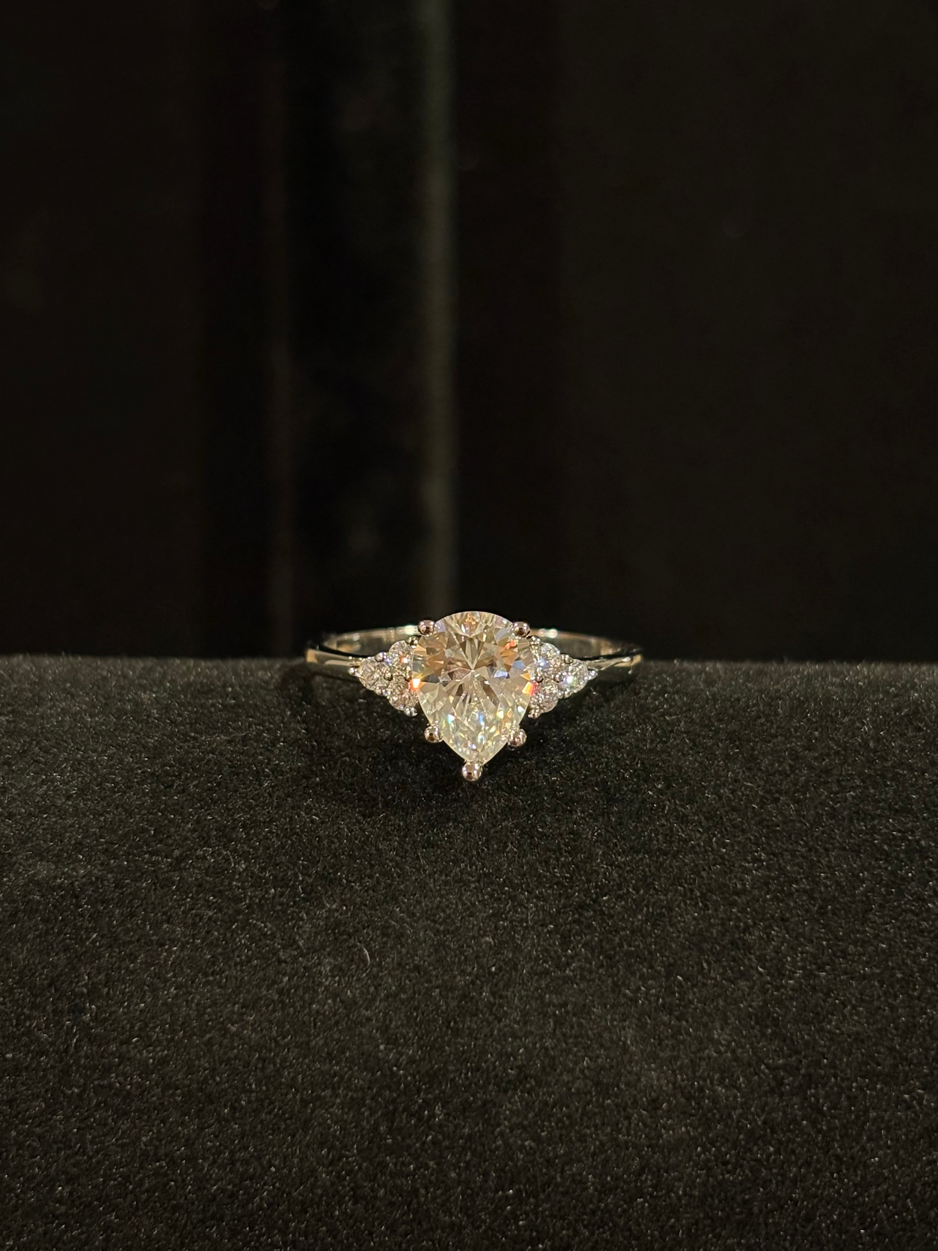 Pear-Shaped Solitaire Ring – 2.0ct Moissanite