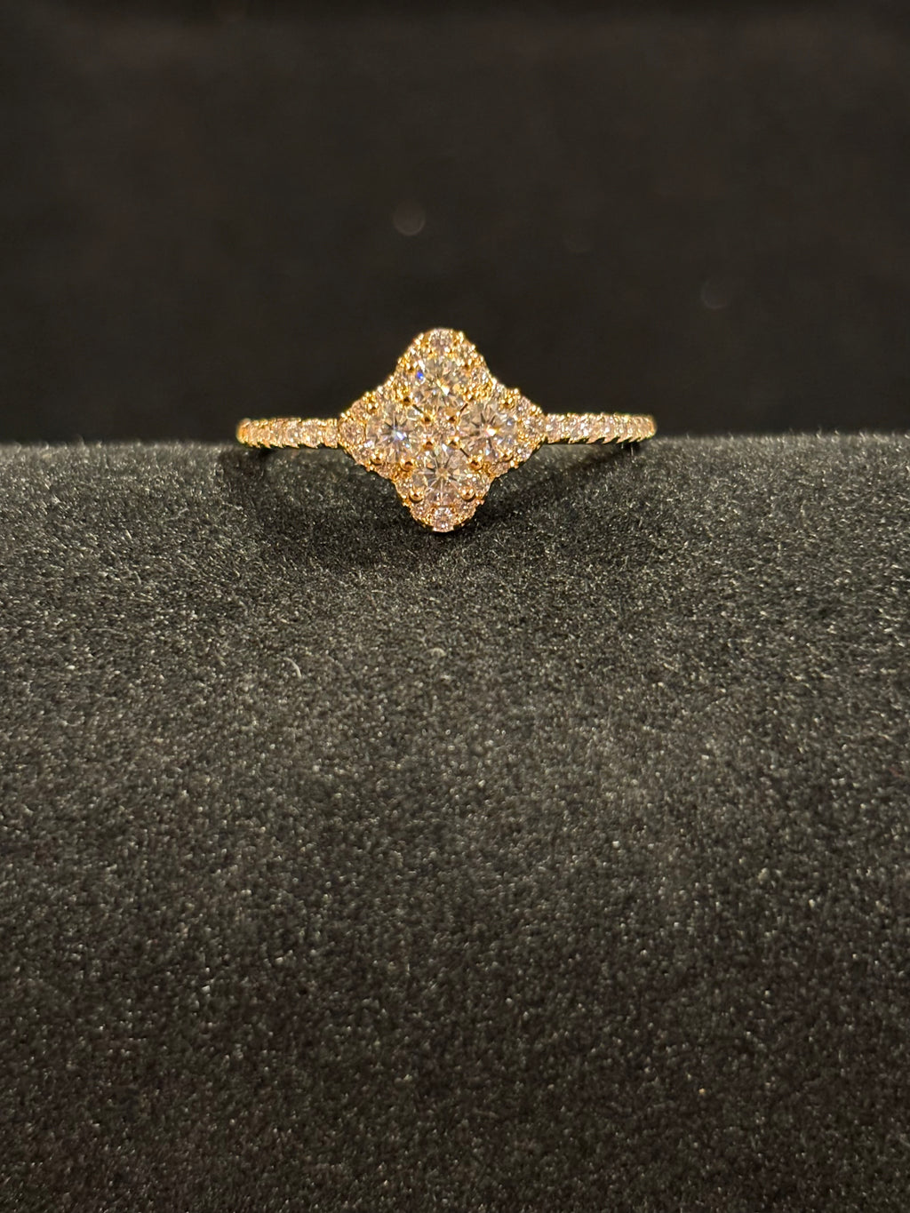 Vintage-Inspired Cluster Ring – 0.4ct Moissanite