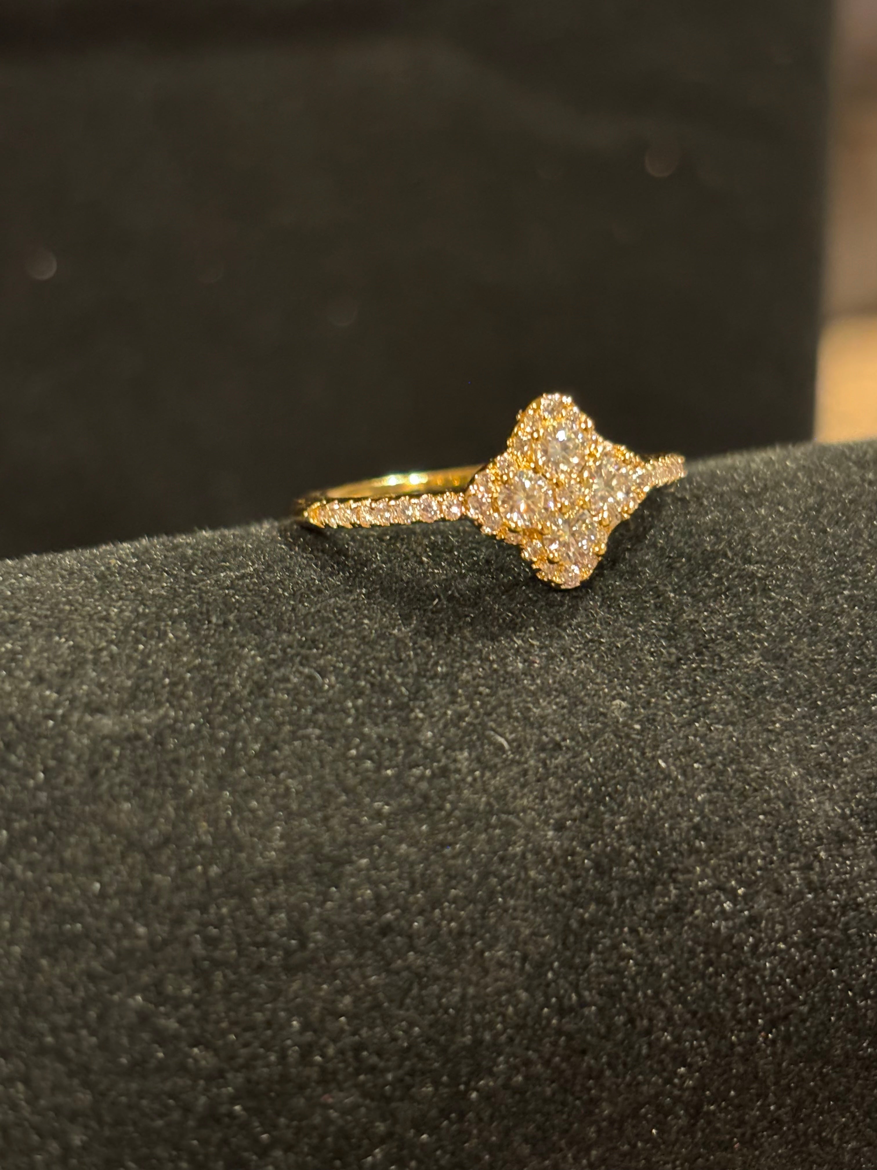 Vintage-Inspired Cluster Ring – 0.4ct Moissanite