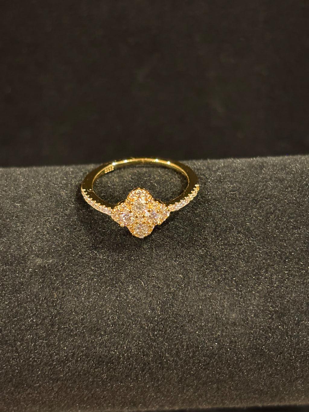 Vintage-Inspired Cluster Ring – 0.4ct Moissanite