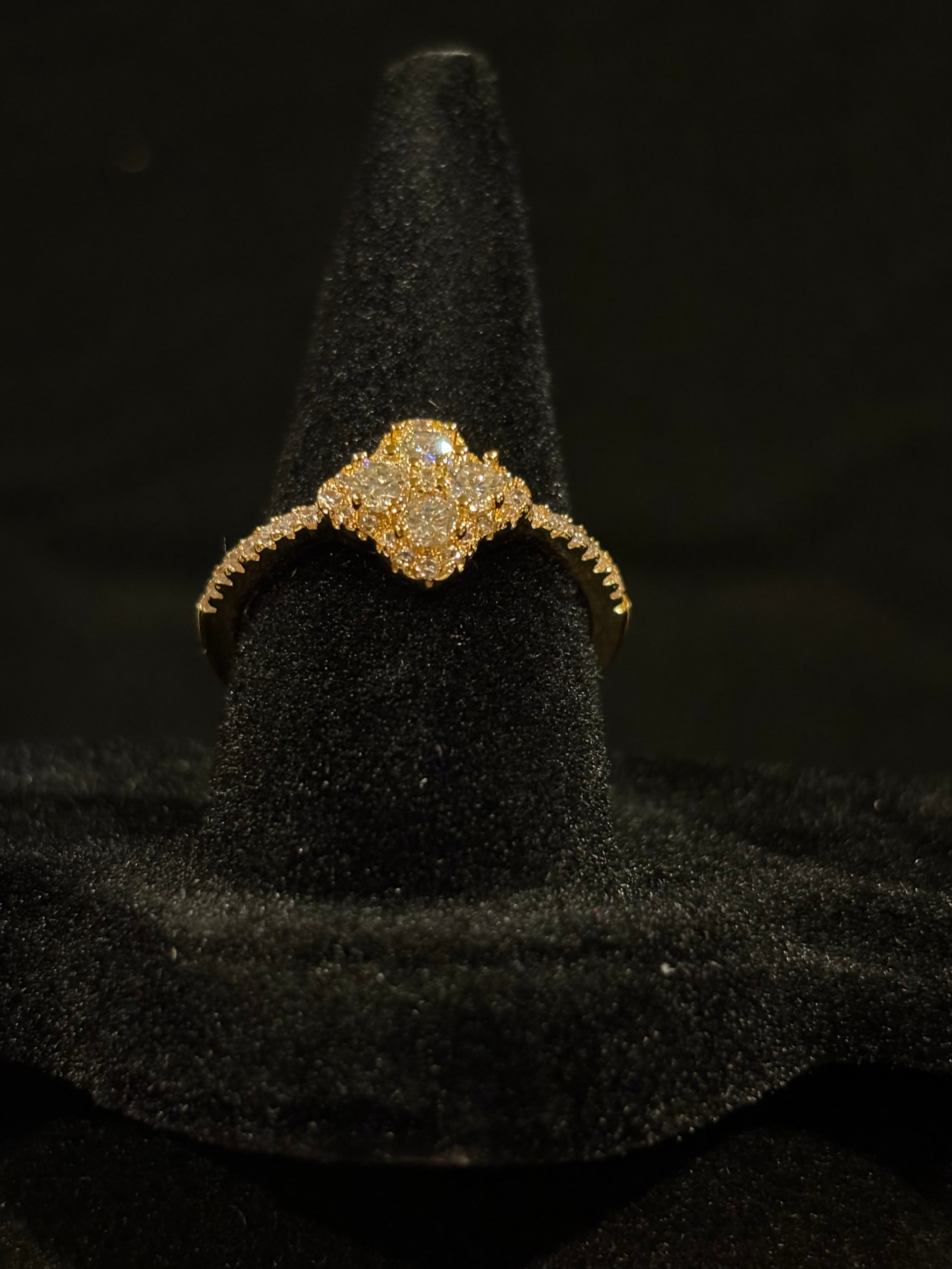Vintage-Inspired Cluster Ring – 0.4ct Moissanite