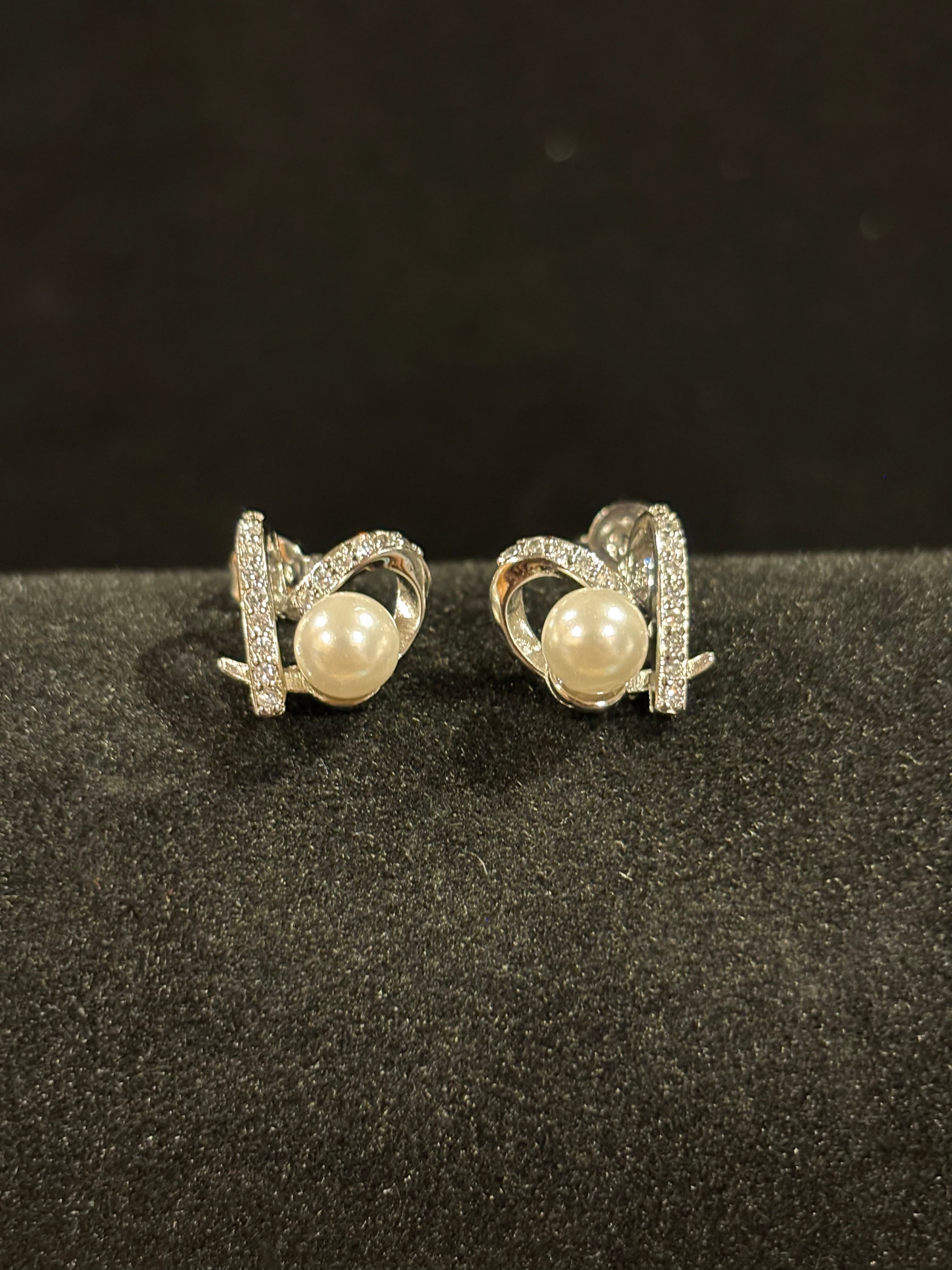Elegant Pearl and Moissanite Stud Earrings – S925