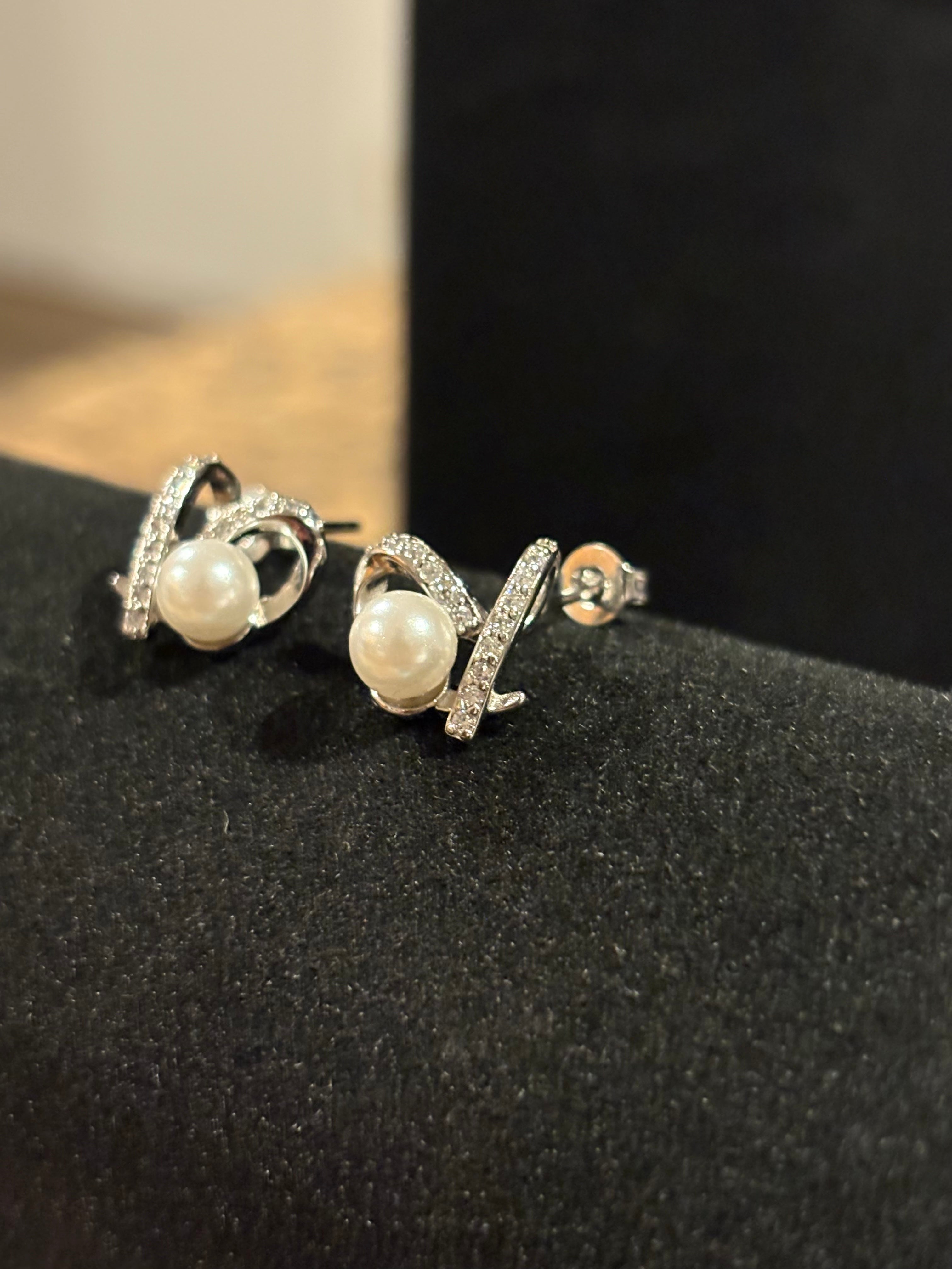 Elegant Pearl and Moissanite Stud Earrings – S925