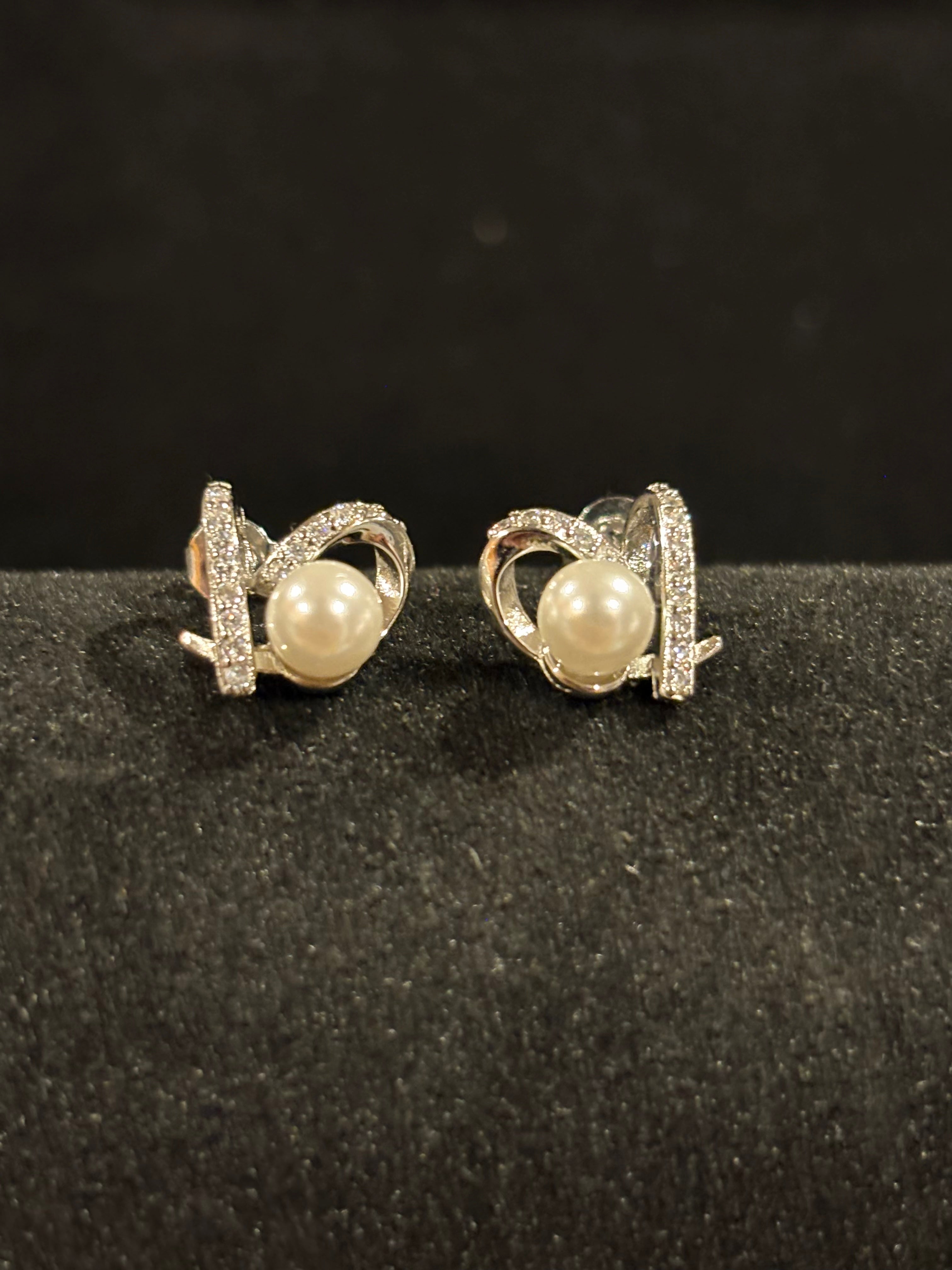 Elegant Pearl and Moissanite Stud Earrings – S925