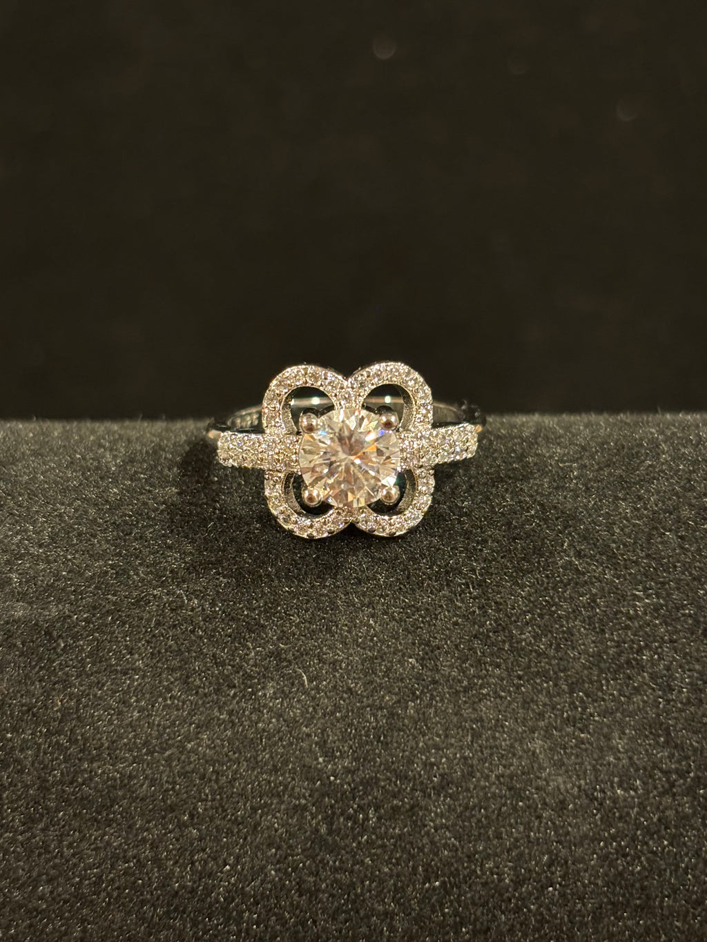 Floral-Inspired Moissanite Ring – 1.0ct