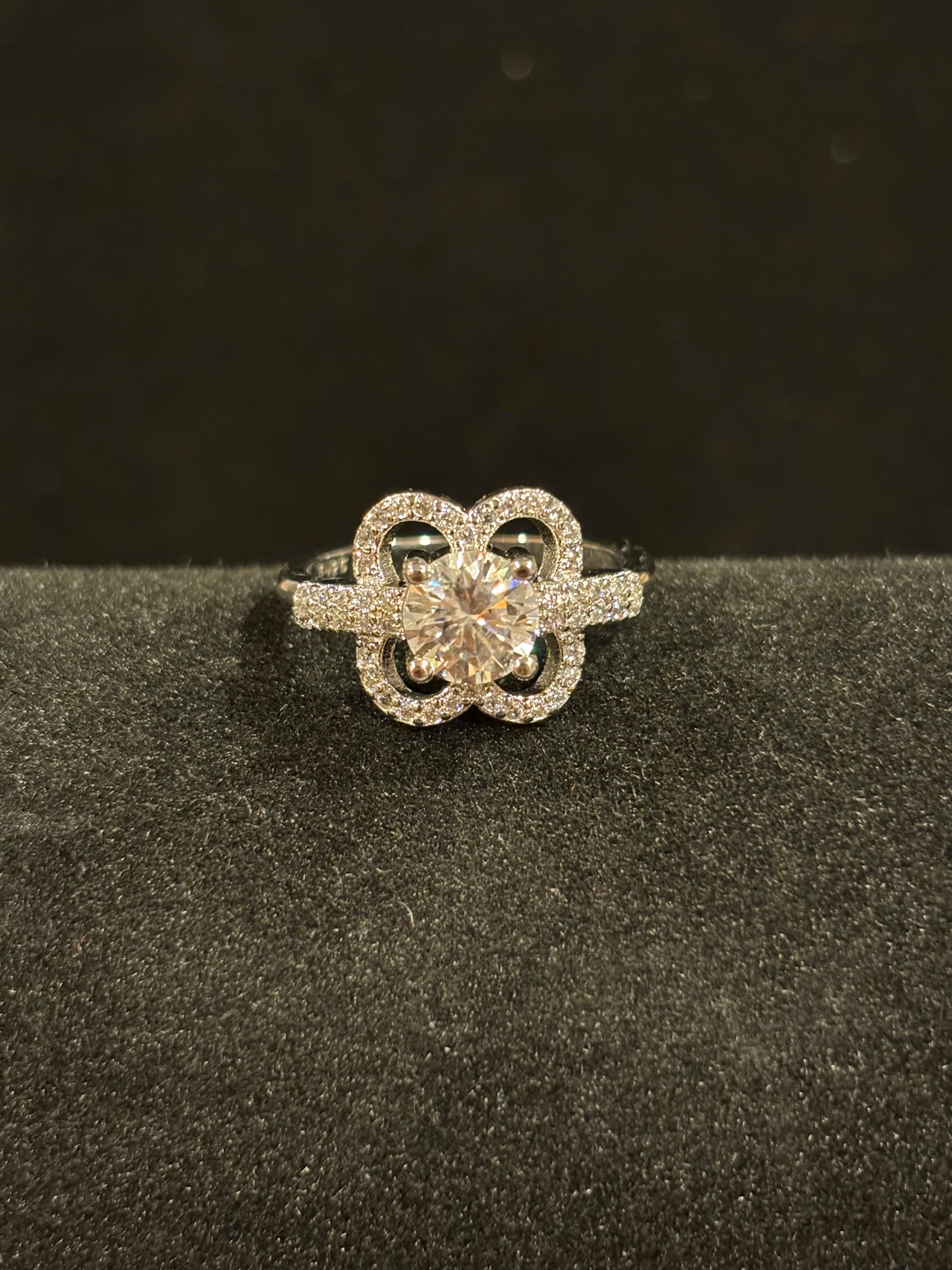 Floral-Inspired Moissanite Ring – 1.0ct