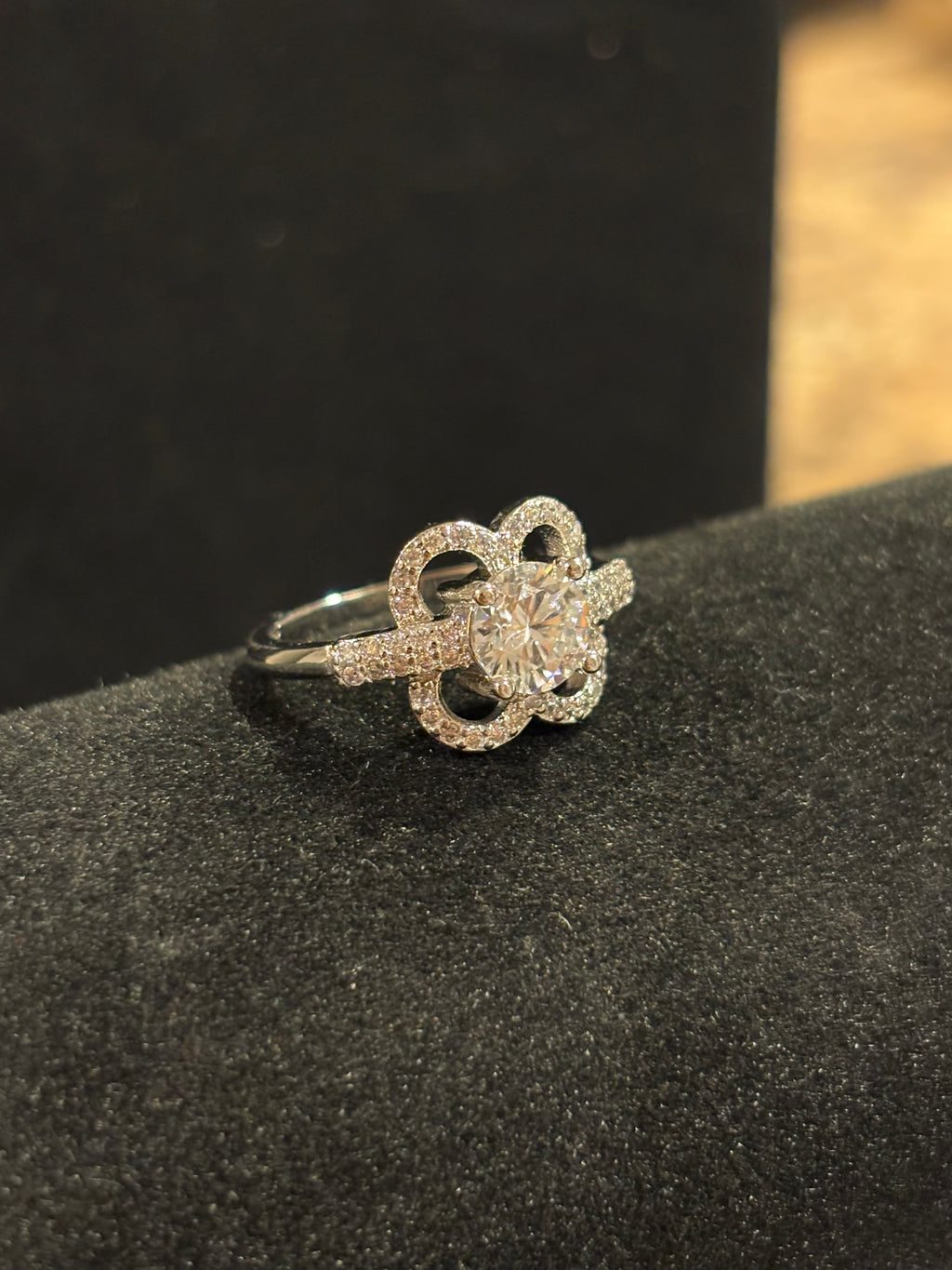 Floral-Inspired Moissanite Ring – 1.0ct