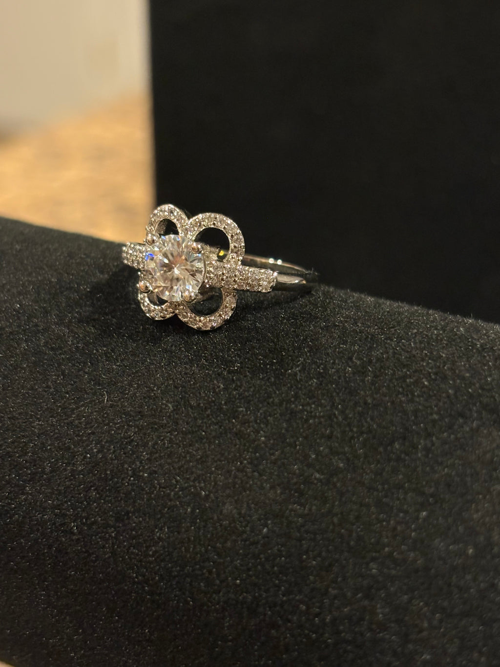 Floral-Inspired Moissanite Ring – 1.0ct