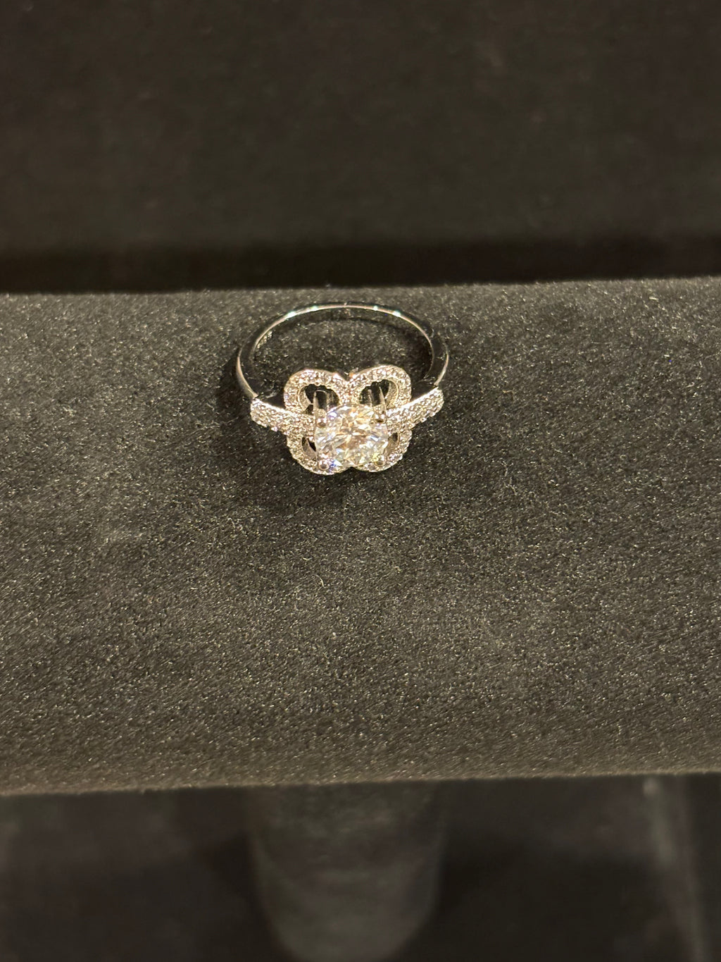 Floral-Inspired Moissanite Ring – 1.0ct