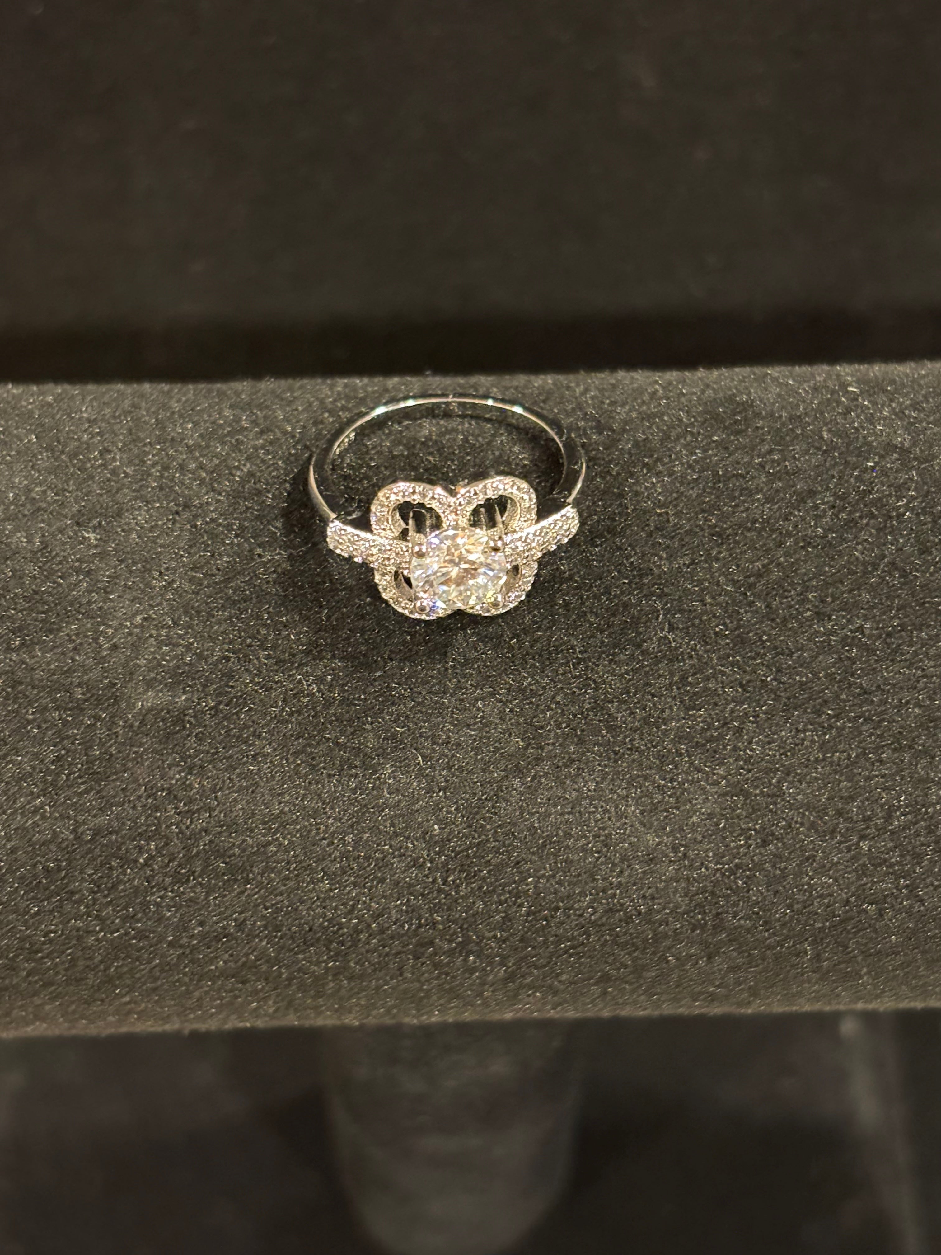 Floral-Inspired Moissanite Ring – 1.0ct