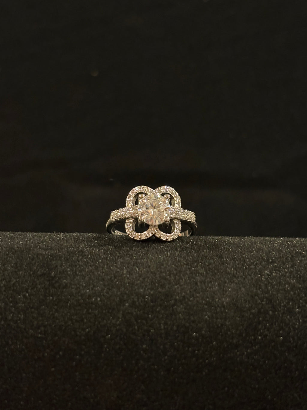 Floral-Inspired Moissanite Ring – 1.0ct