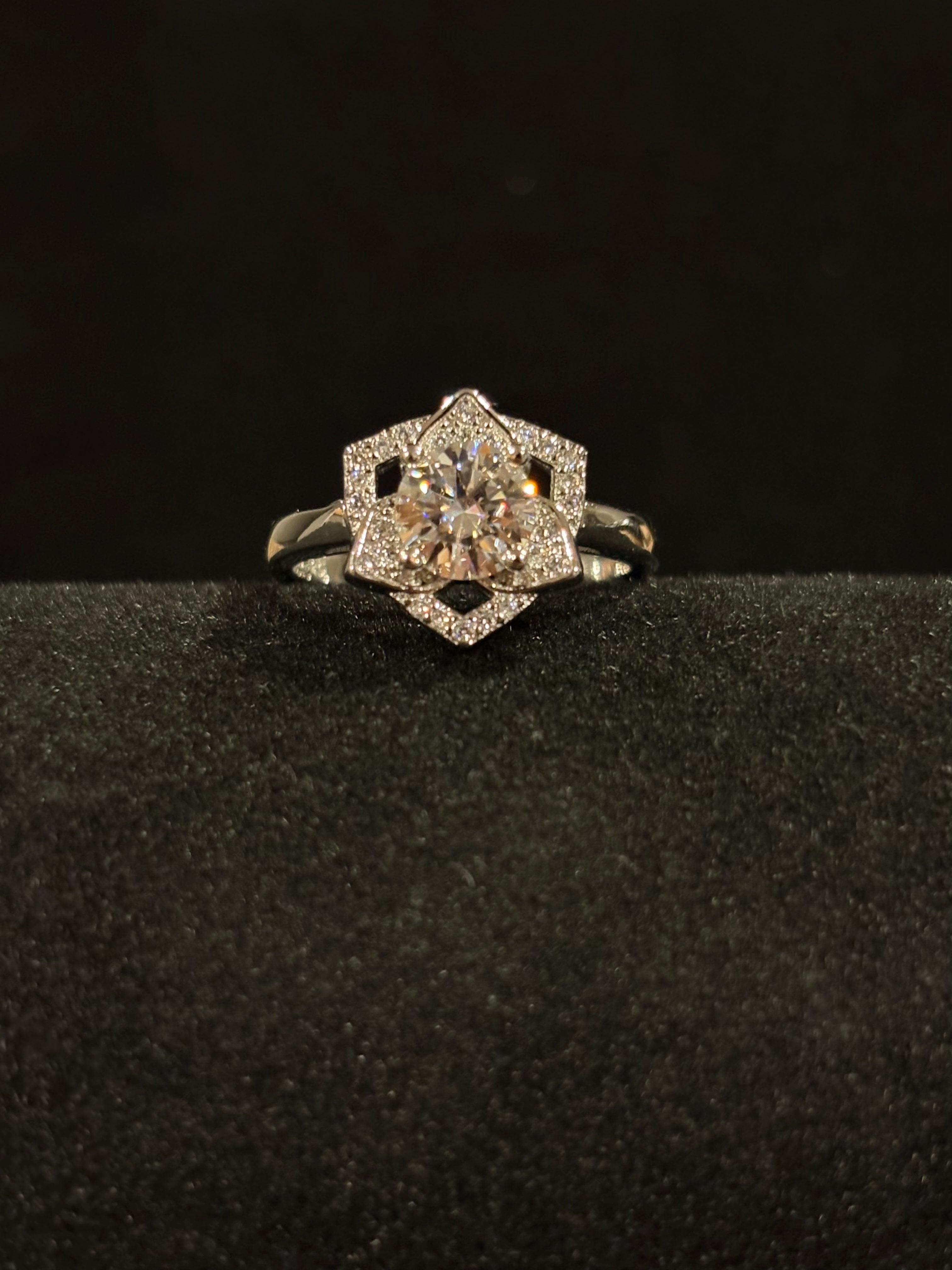 Geometric Floral Moissanite Ring – 1.0ct