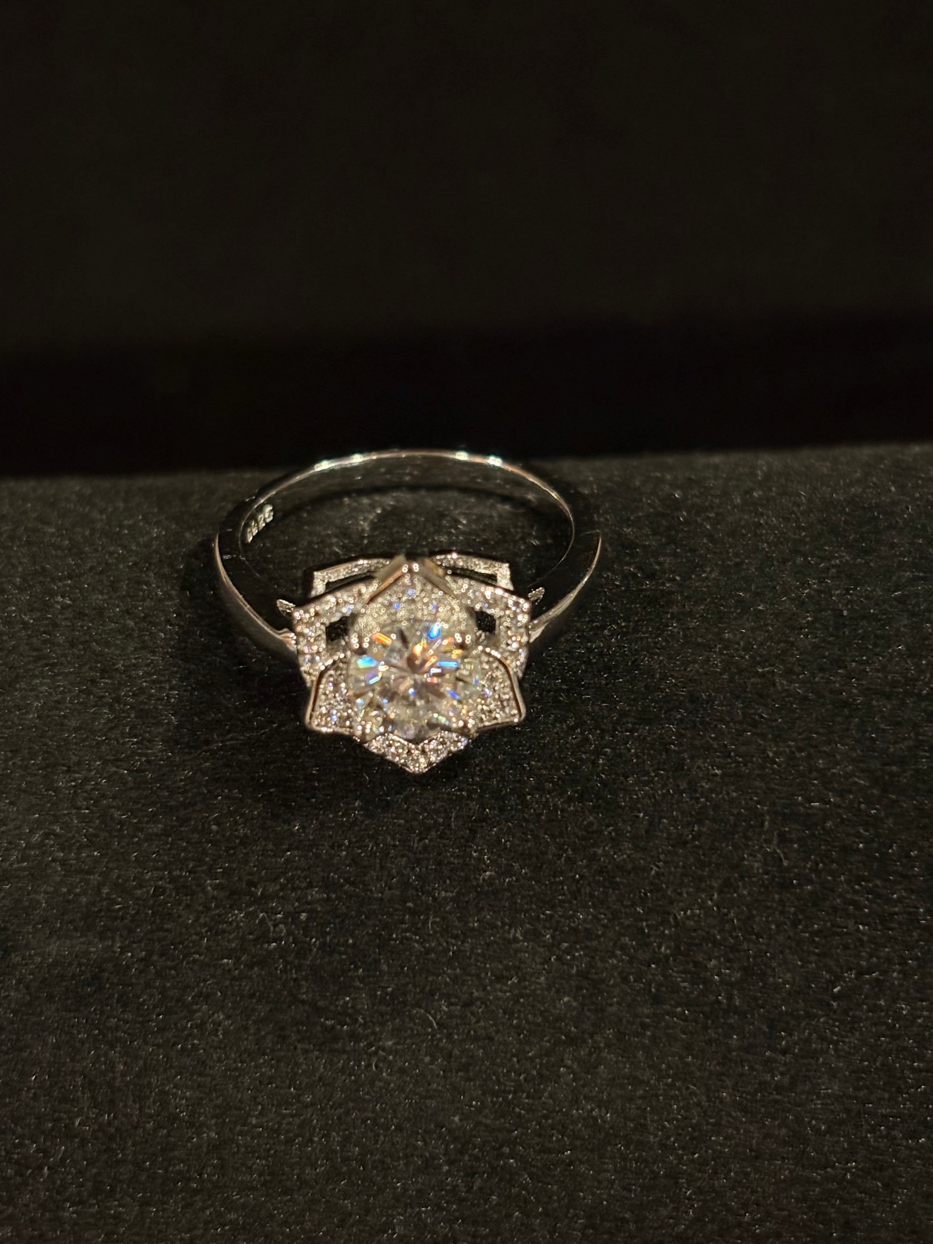 Geometric Floral Moissanite Ring – 1.0ct
