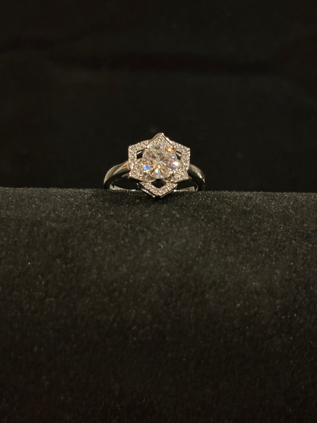 Geometric Floral Moissanite Ring – 1.0ct