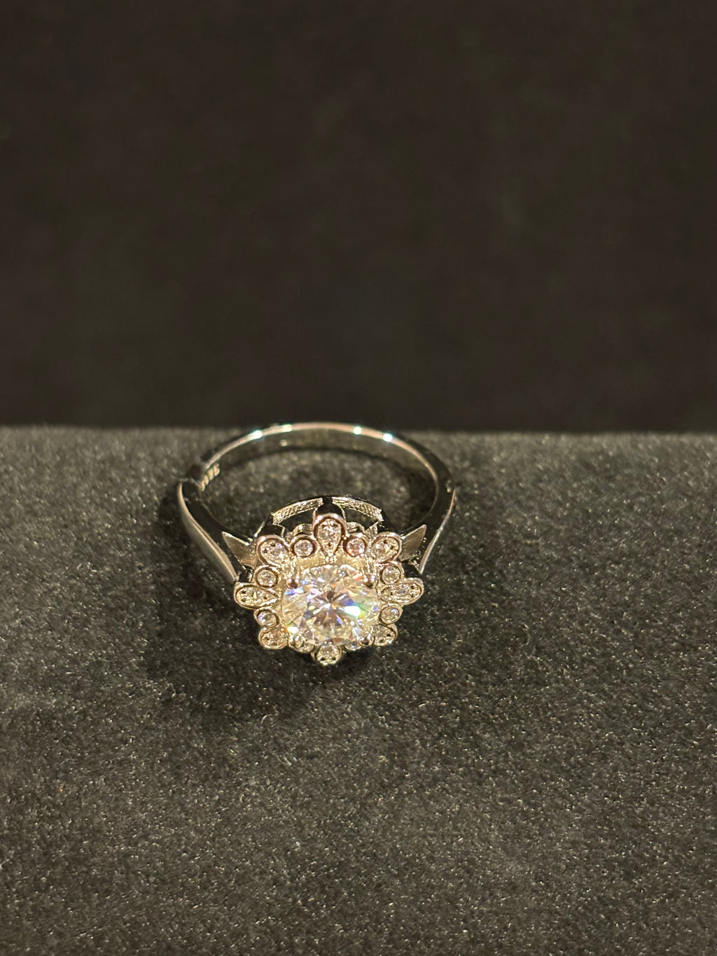 Floral Halo Moissanite Ring – Size 7, 1.0ct
