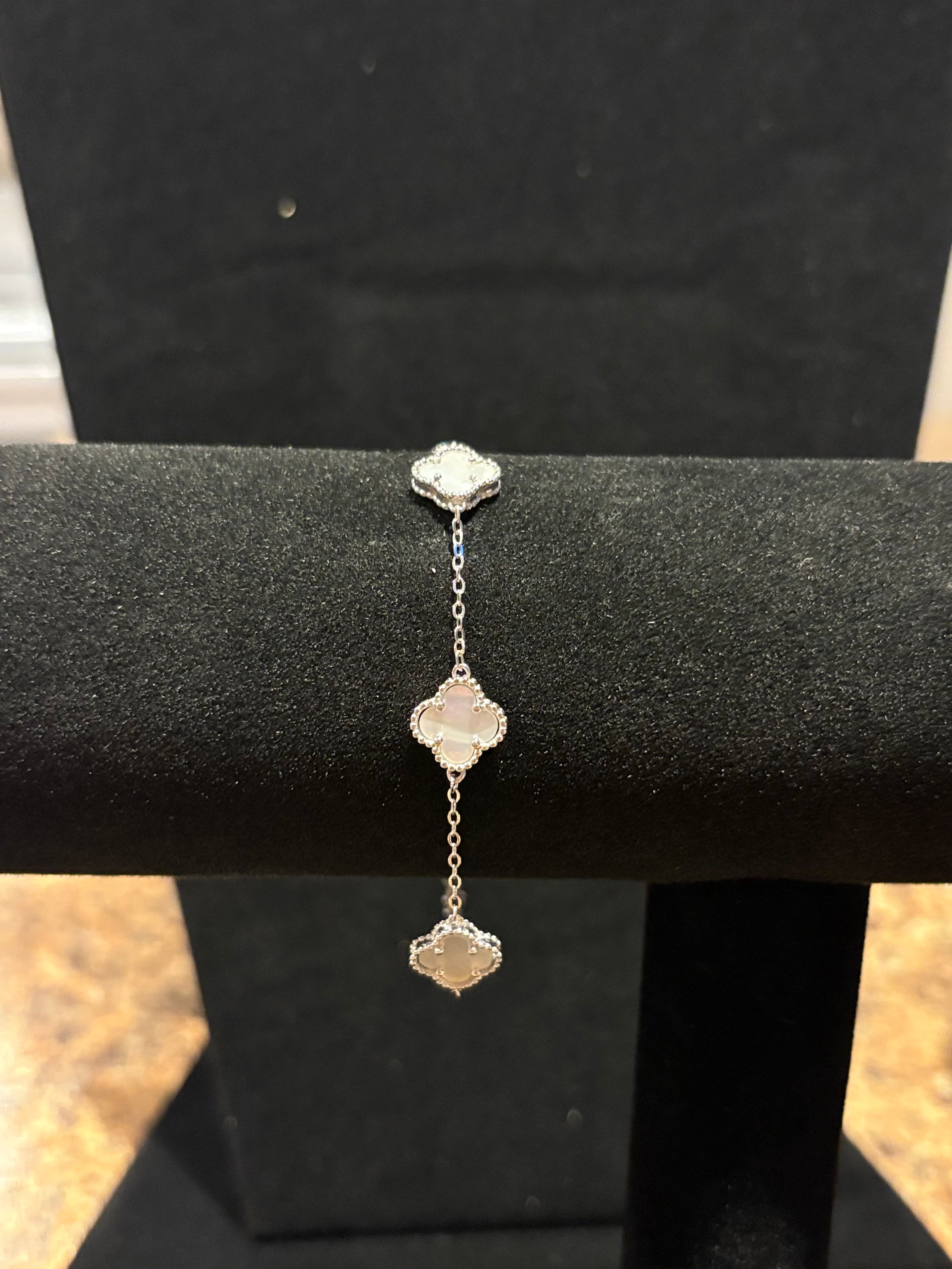Silver Cloverleaf Elegance Bracelet