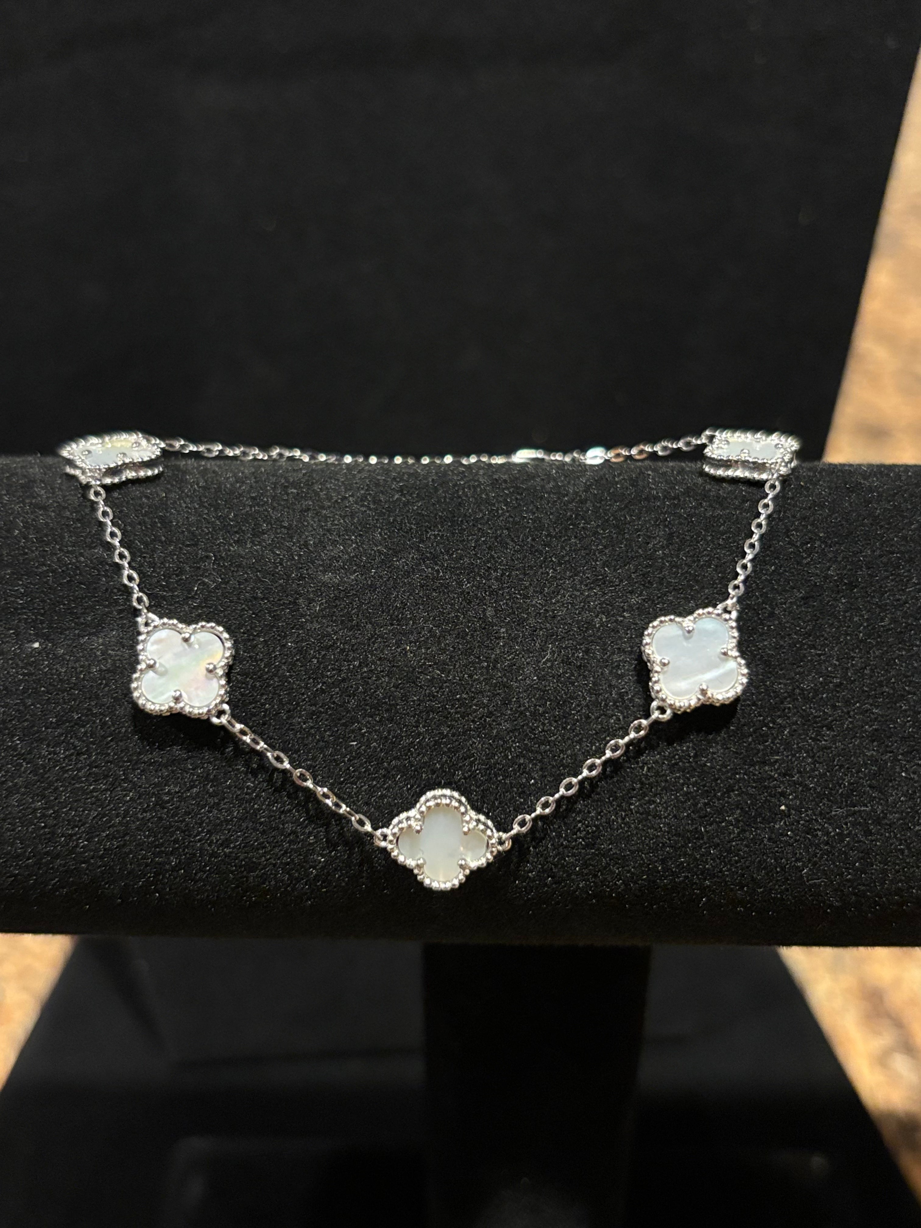 Silver Cloverleaf Elegance Bracelet