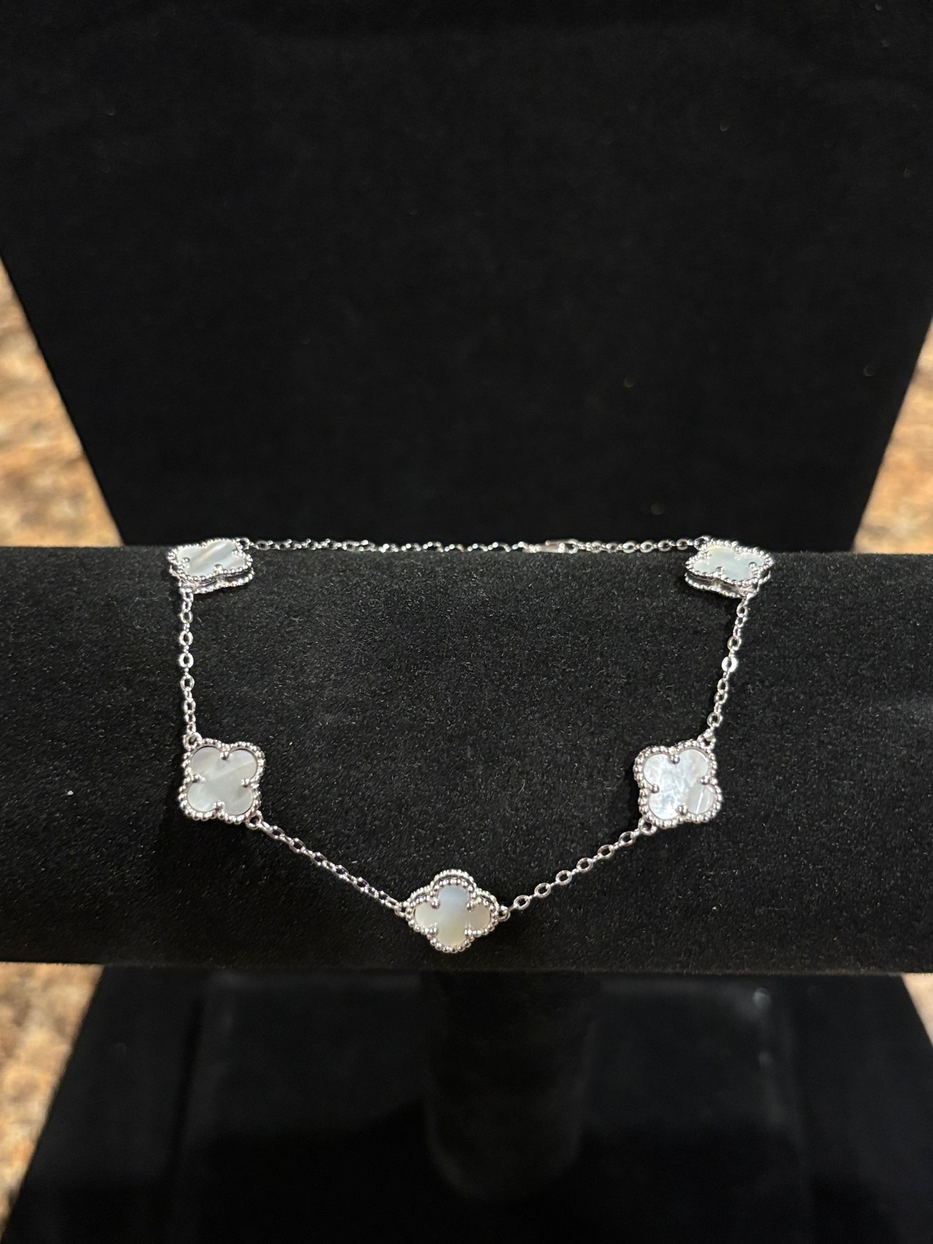 Silver Cloverleaf Elegance Bracelet