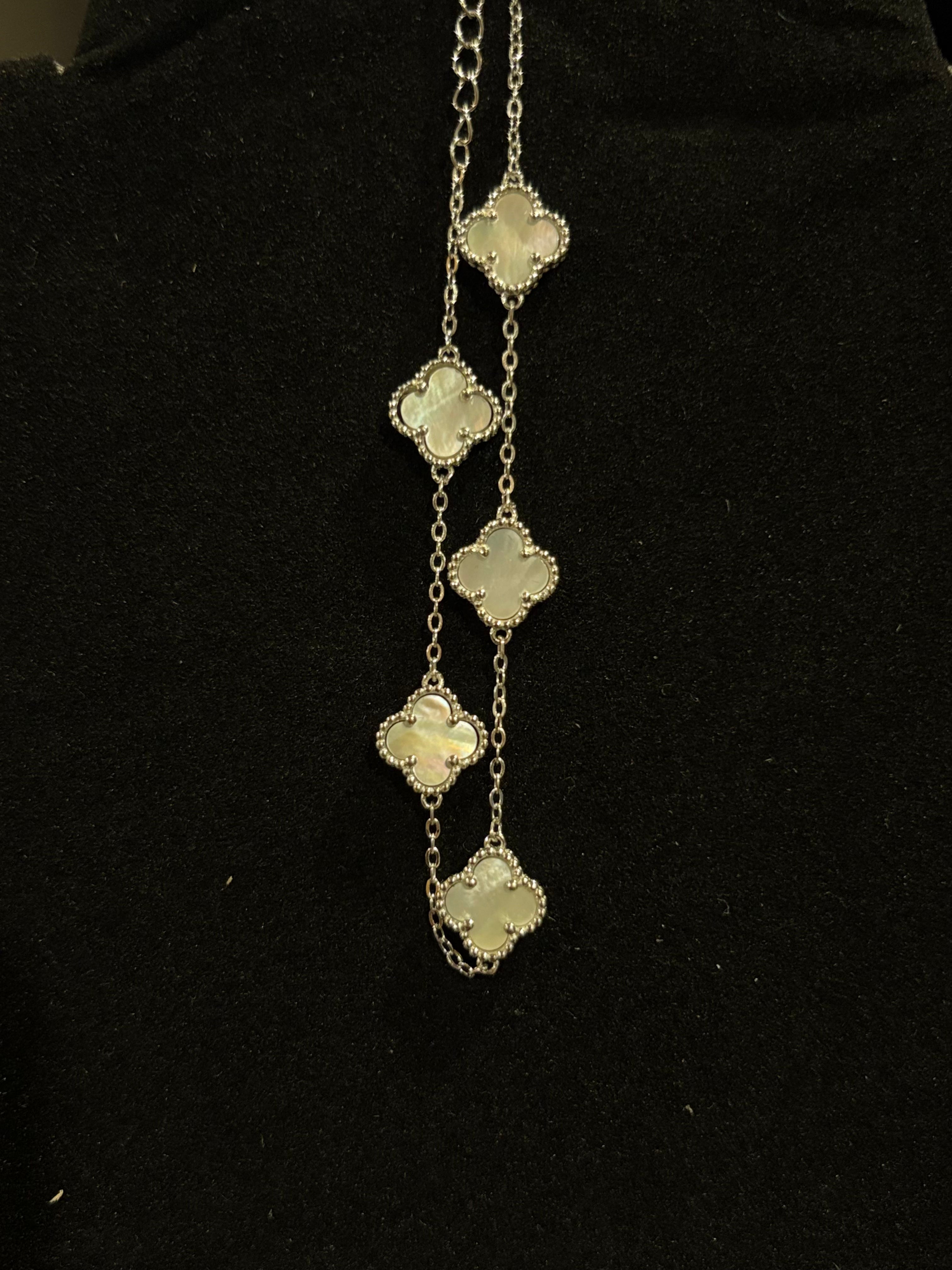 Silver Cloverleaf Elegance Bracelet