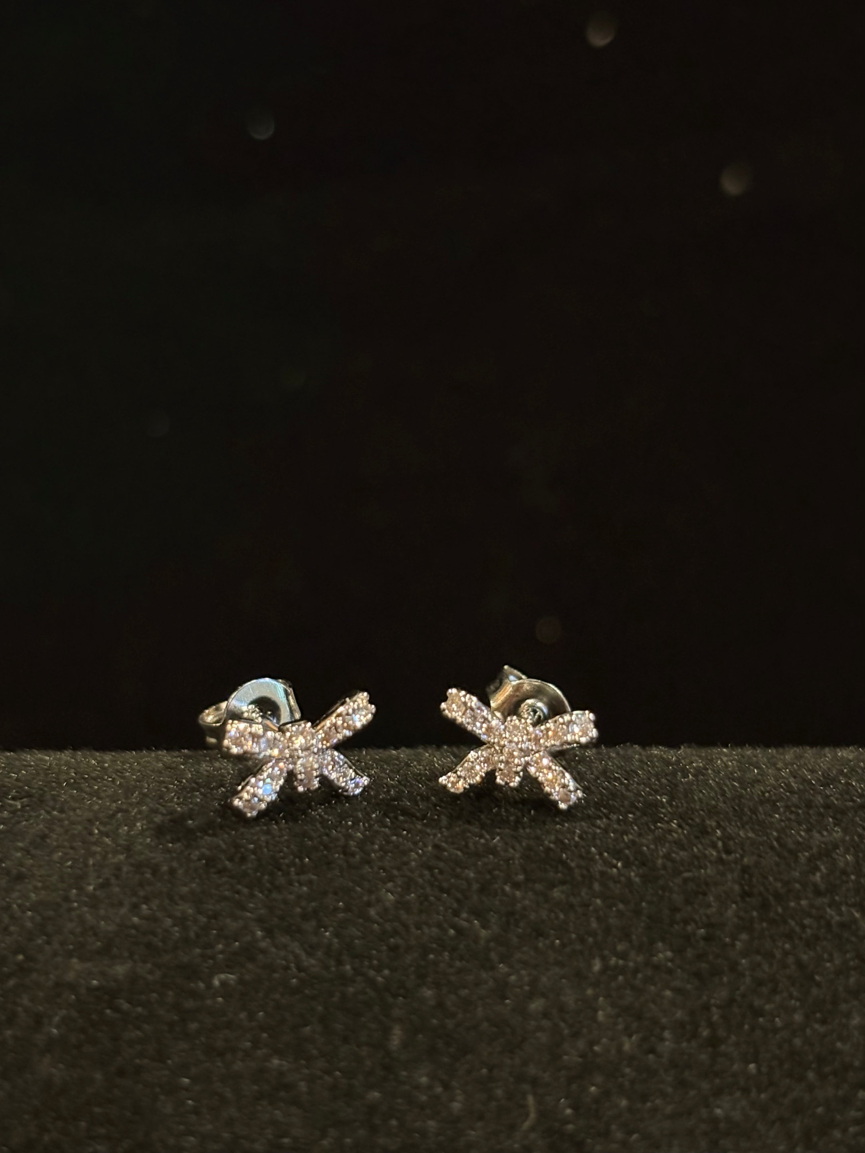 Twinkling Bow Moissanite Stud Earrings