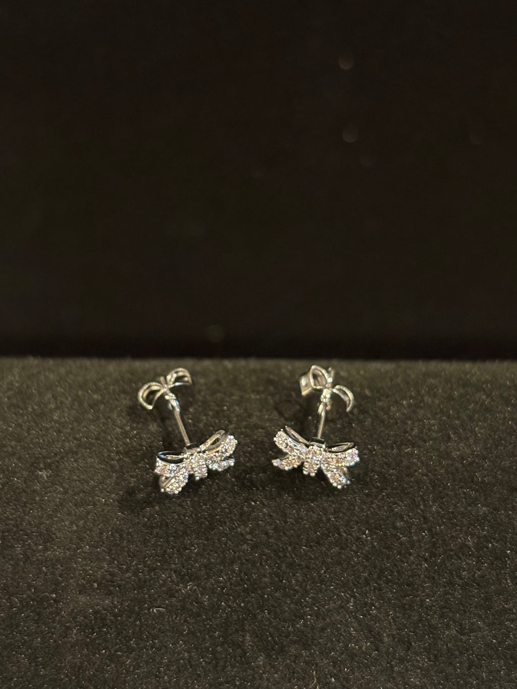 Twinkling Bow Moissanite Stud Earrings