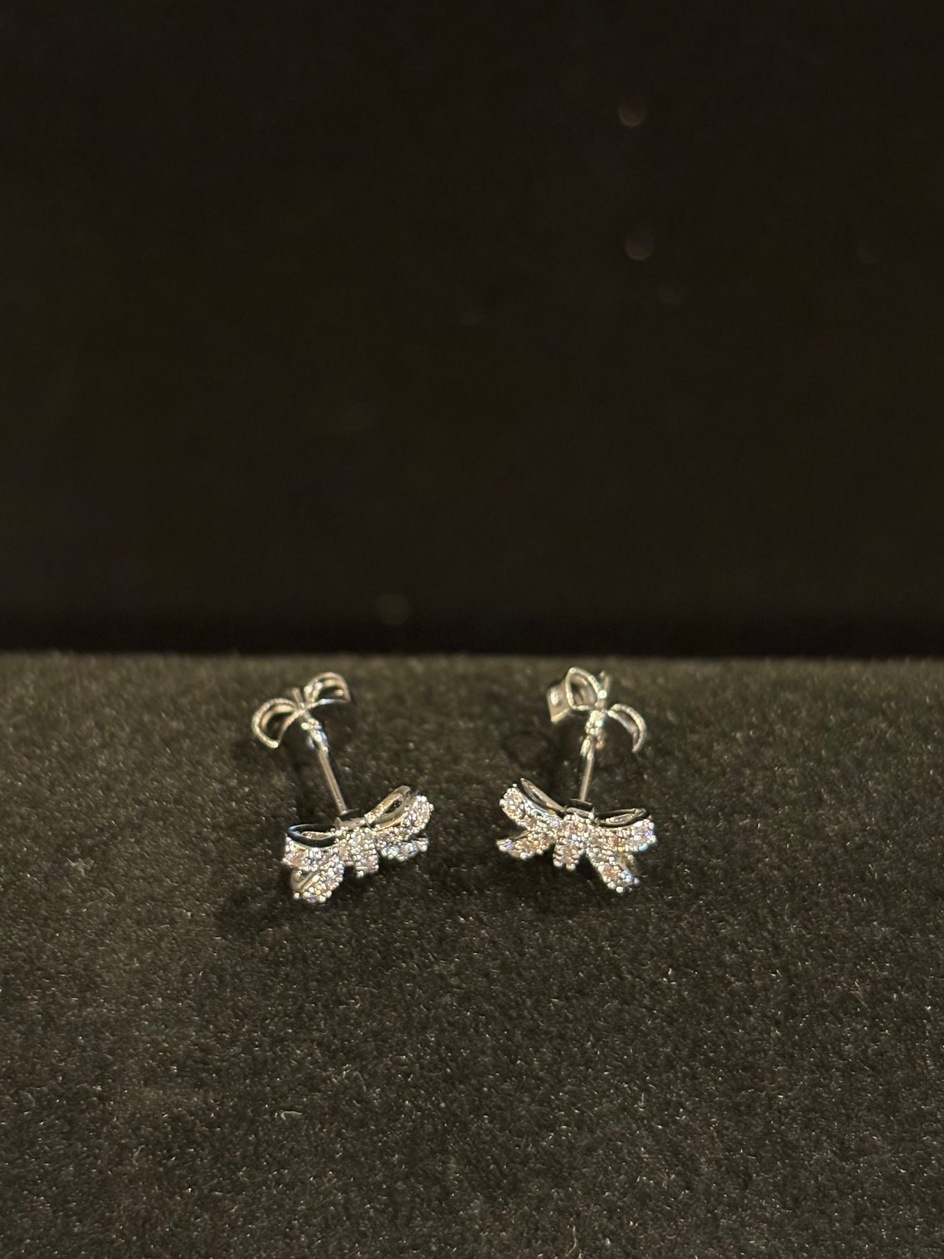 Twinkling Bow Moissanite Stud Earrings