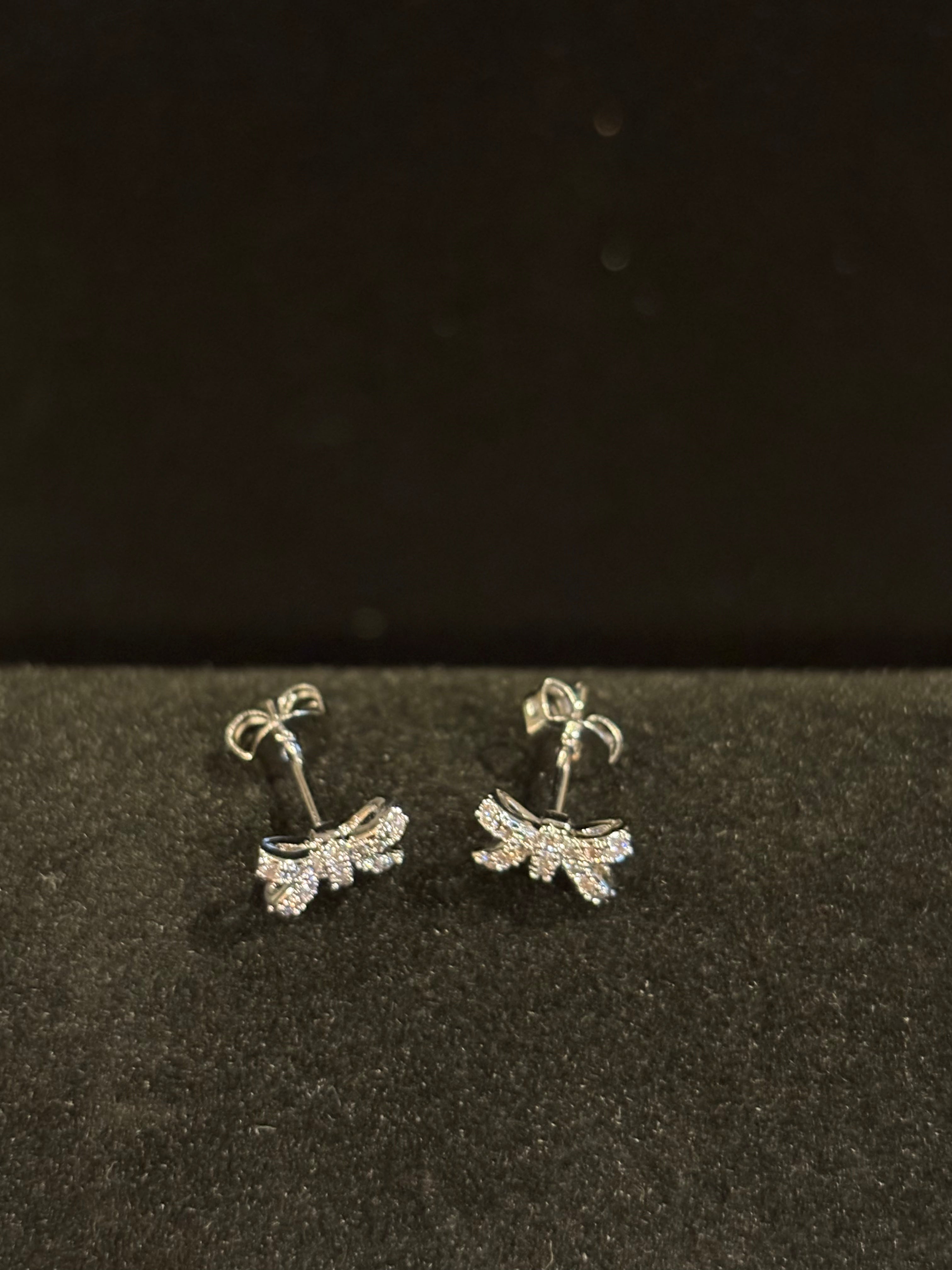 Twinkling Bow Moissanite Stud Earrings