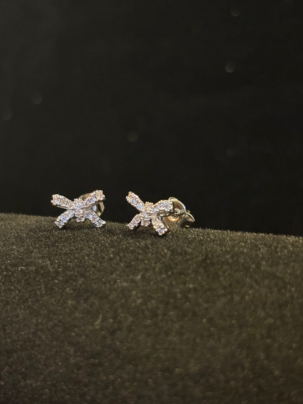 Twinkling Bow Moissanite Stud Earrings