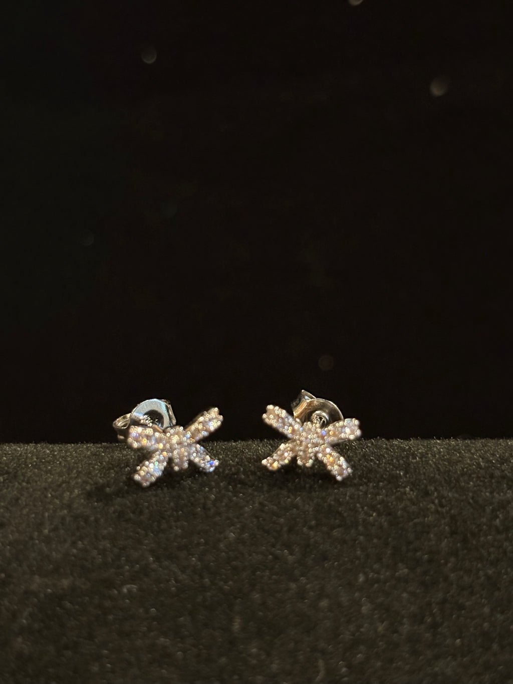 Twinkling Bow Moissanite Stud Earrings