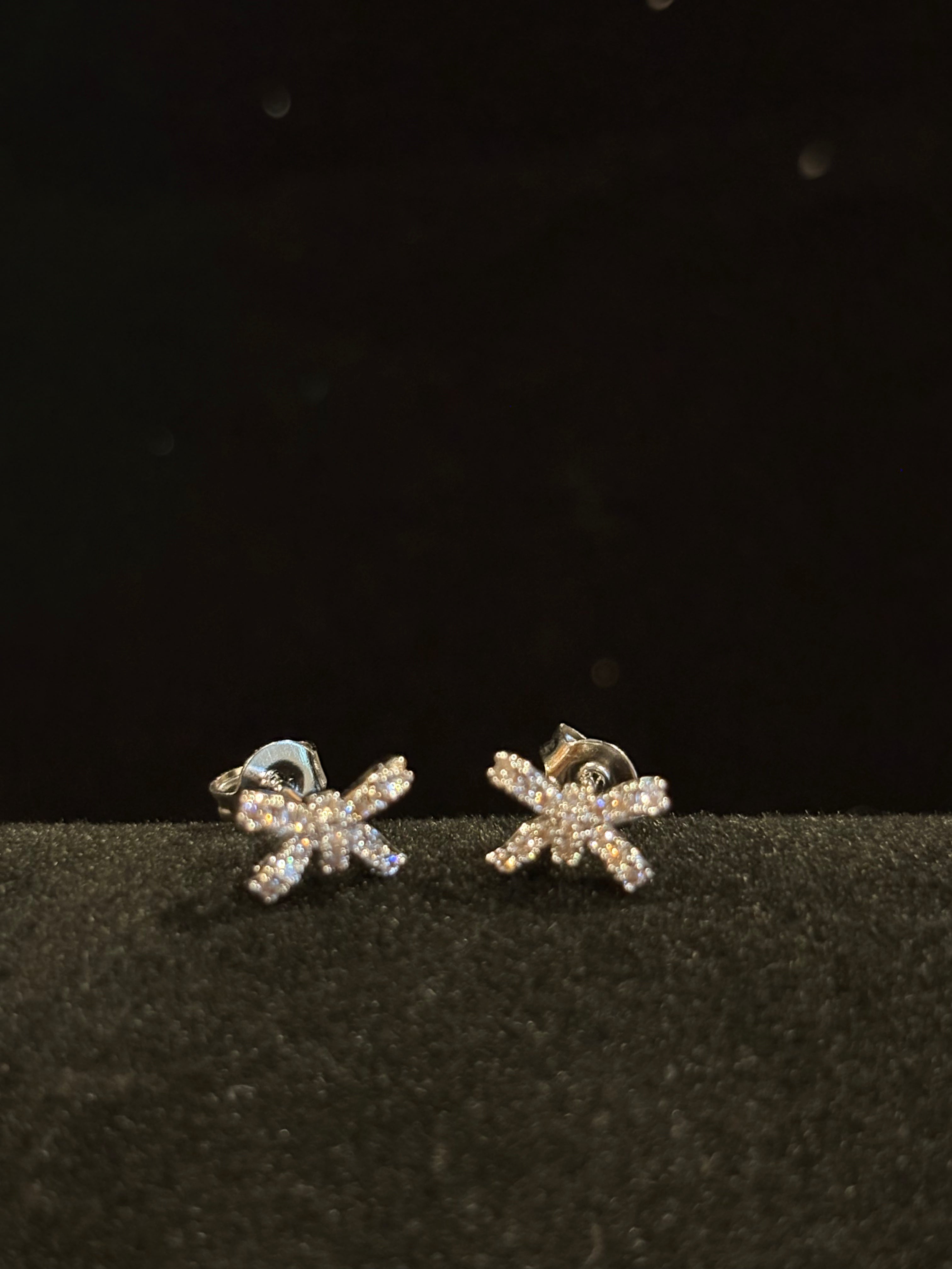 Twinkling Bow Moissanite Stud Earrings