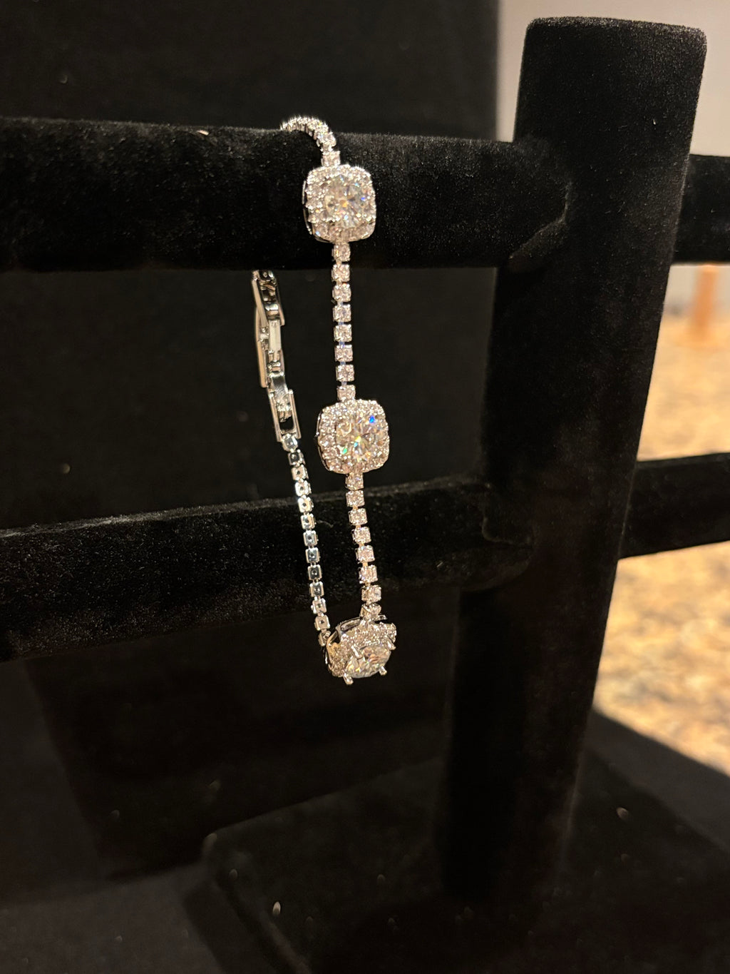 Radiant Elegance Moissanite Tennis Bracelet – 1.0ct | 6.5mm