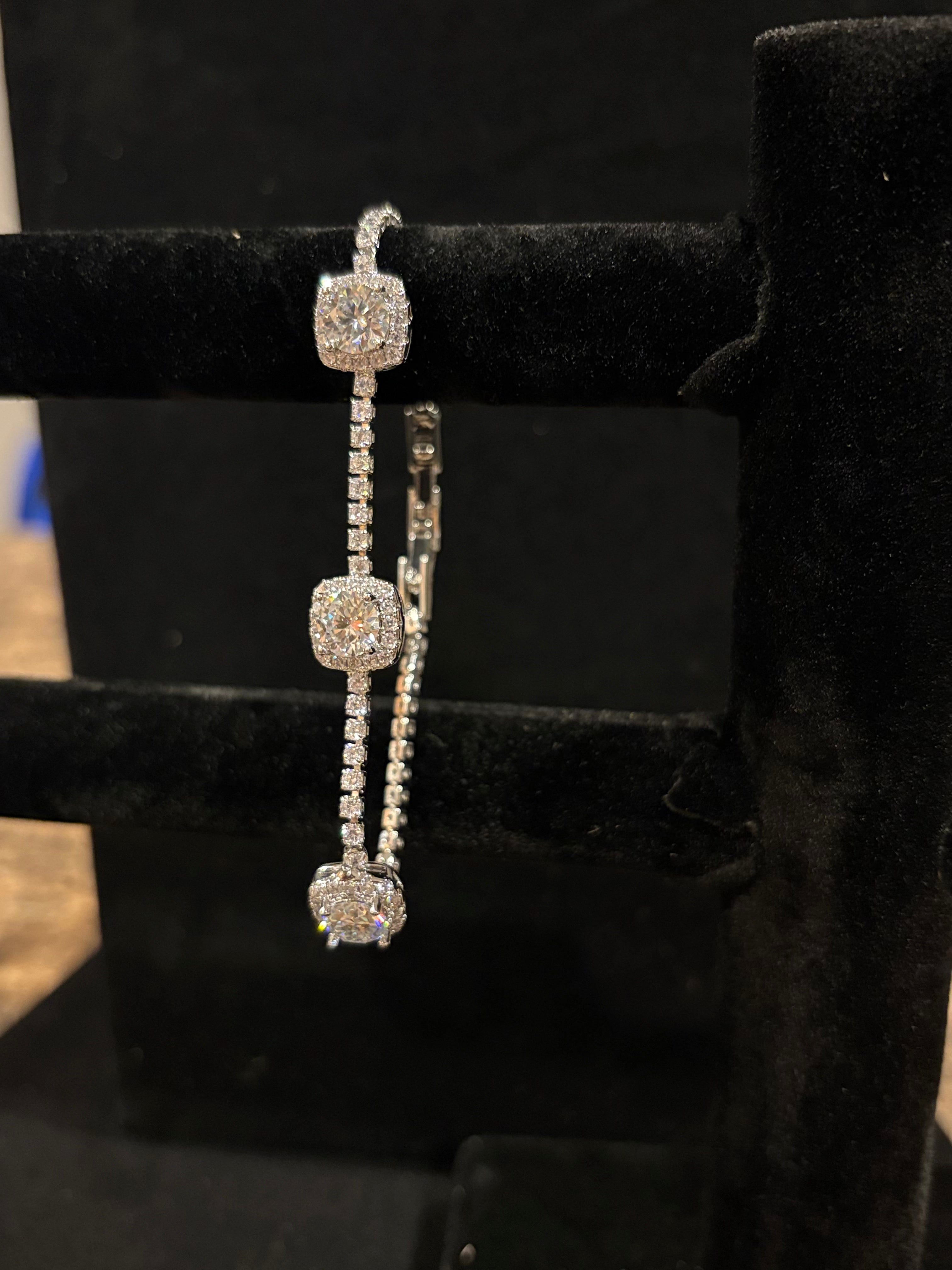 Radiant Elegance Moissanite Tennis Bracelet – 1.0ct | 6.5mm
