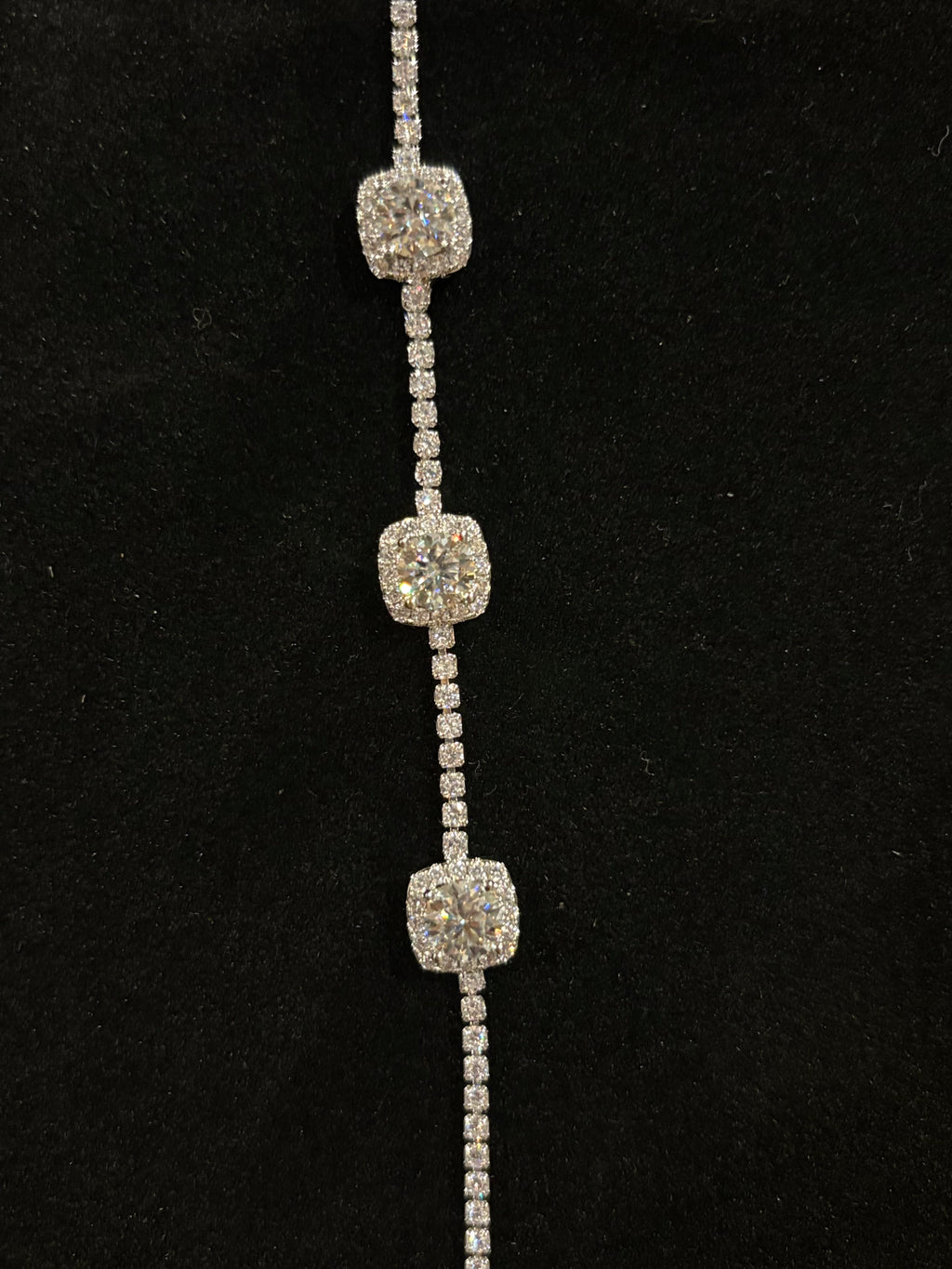 Radiant Elegance Moissanite Tennis Bracelet – 1.0ct | 6.5mm