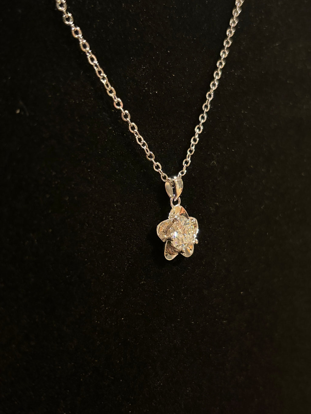 Sparkling Moissanite Flower Pendant Necklace