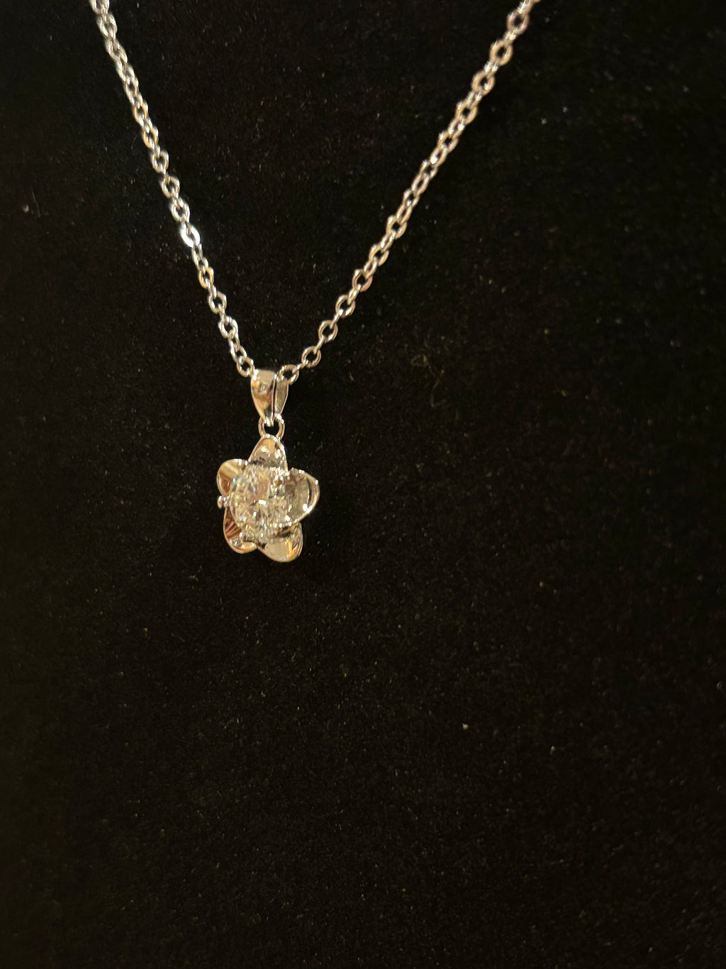 Sparkling Moissanite Flower Pendant Necklace