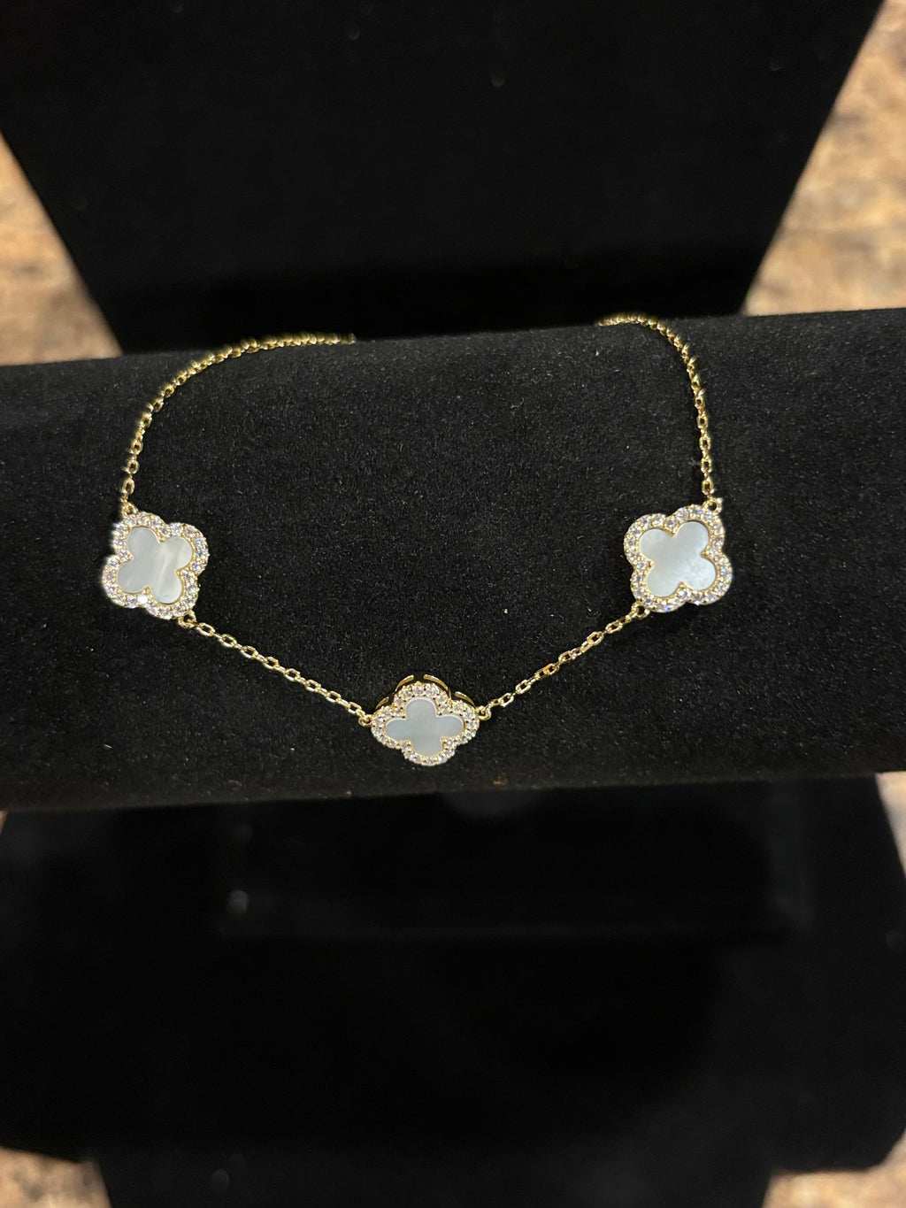 Elegant Gold-Plated Silver Clover Bracelet – Moissanite Accent