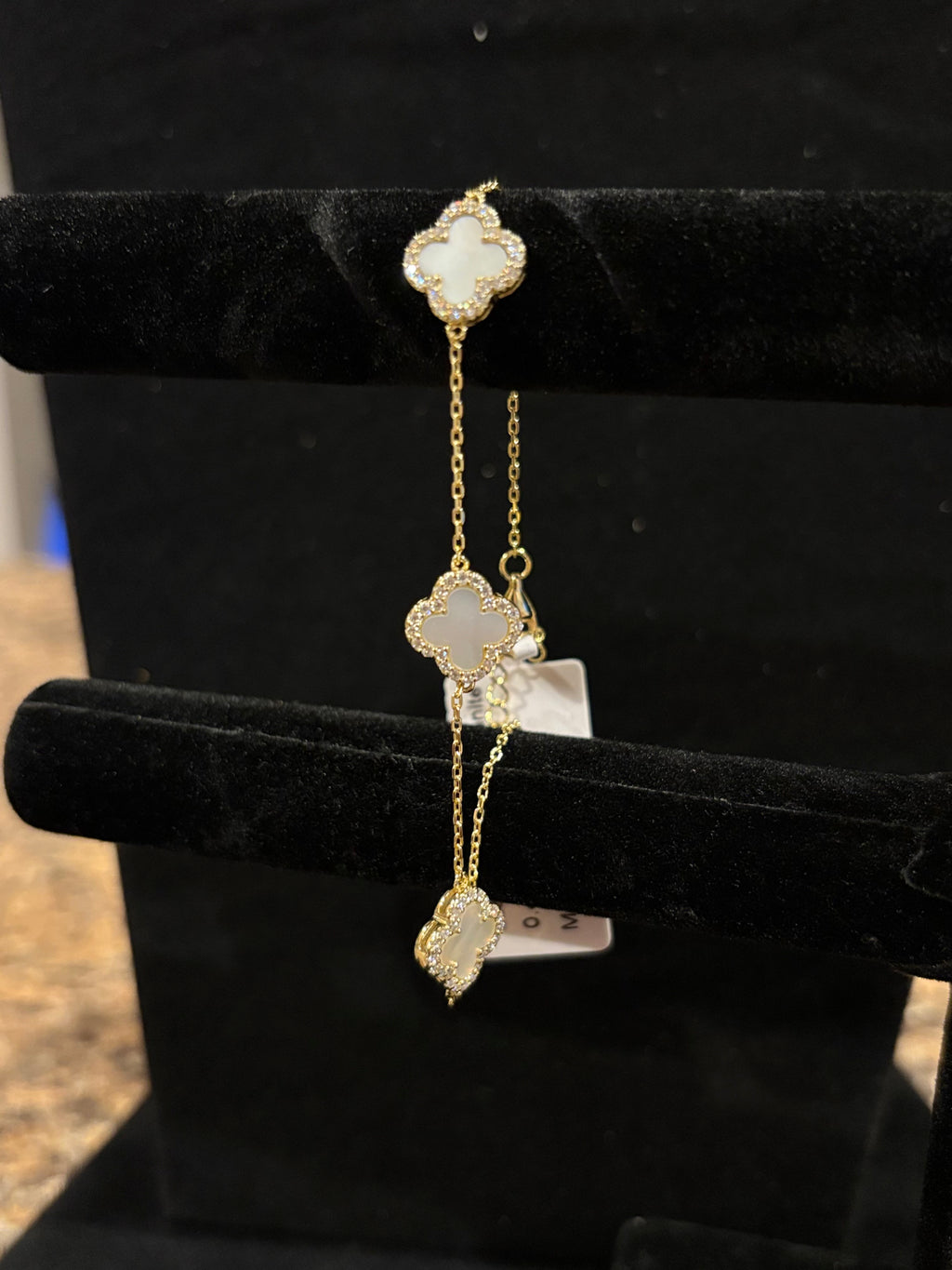 Elegant Gold-Plated Silver Clover Bracelet – Moissanite Accent
