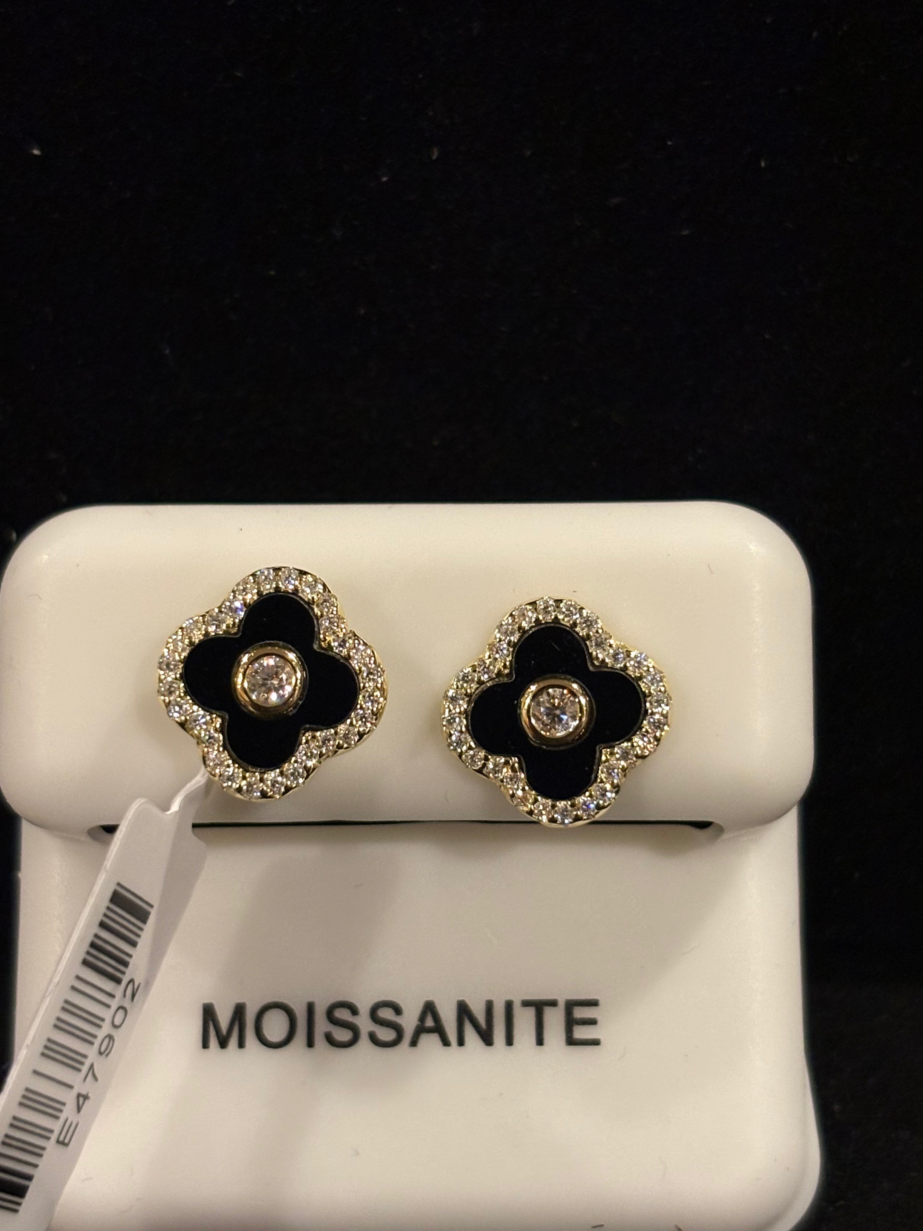 Midnight Clover Moissanite Stud Earrings – Sterling Silver
