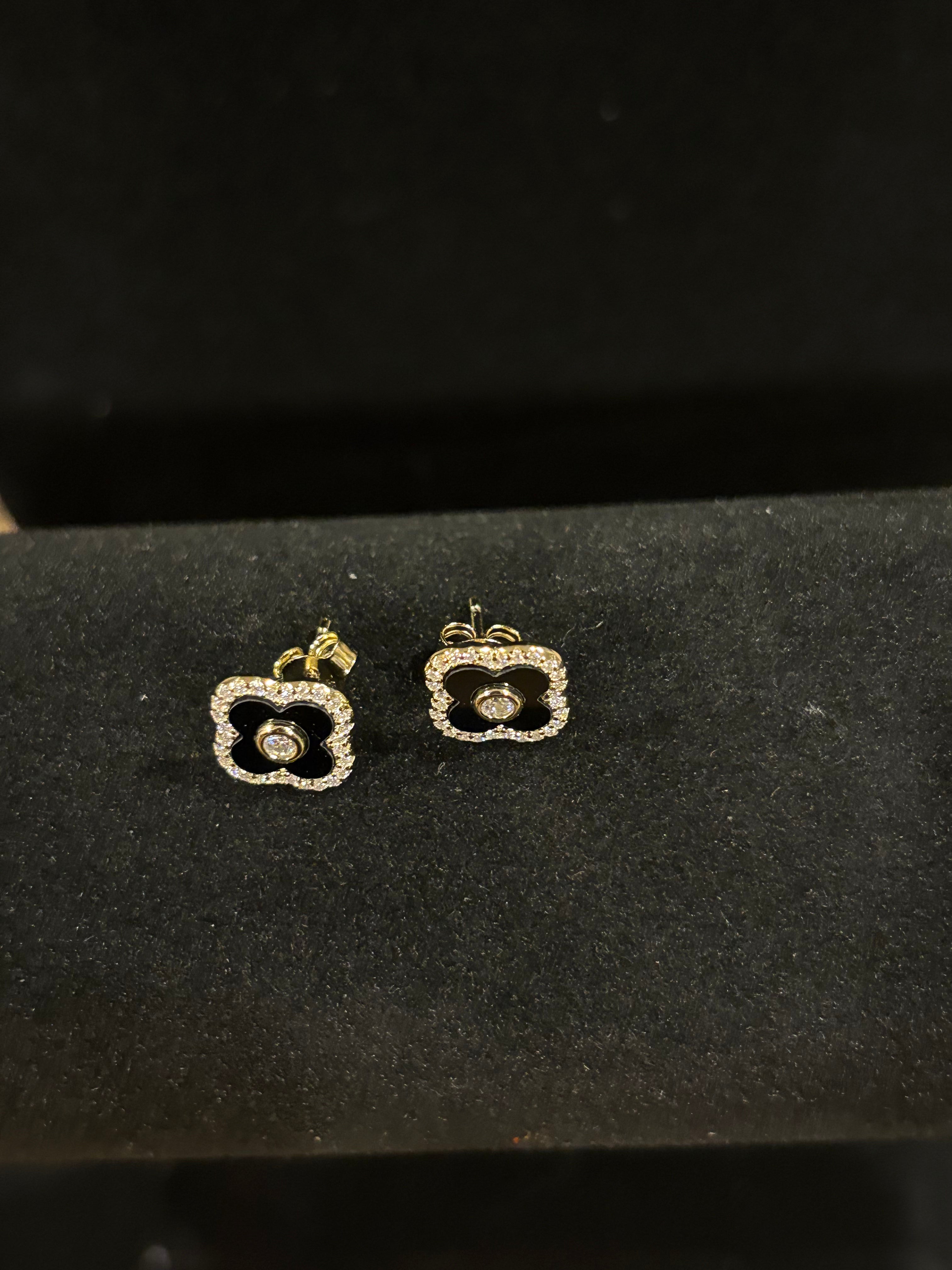 Midnight Clover Moissanite Stud Earrings – Sterling Silver