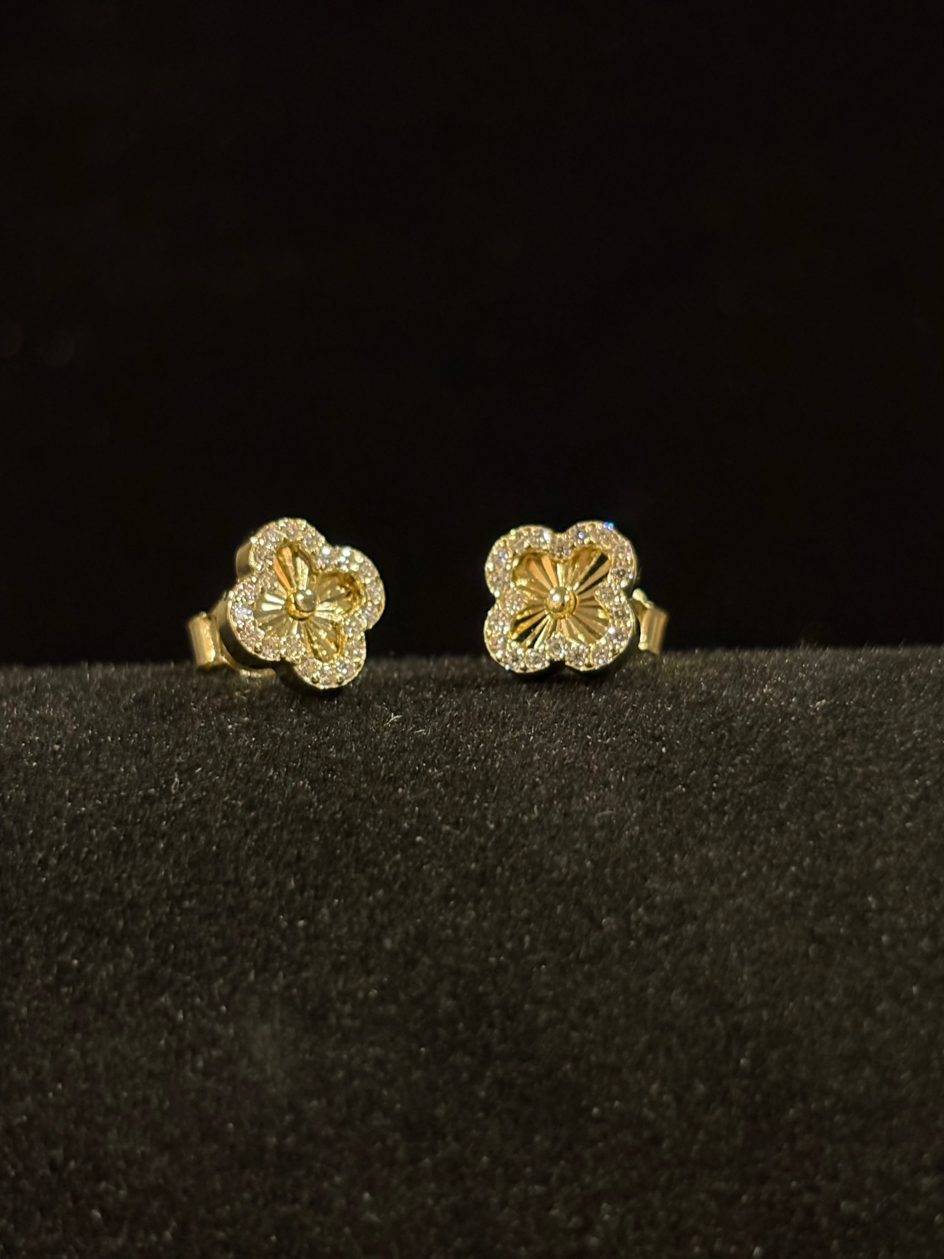 Golden Clover Moissanite Stud Earrings – Sterling Silver